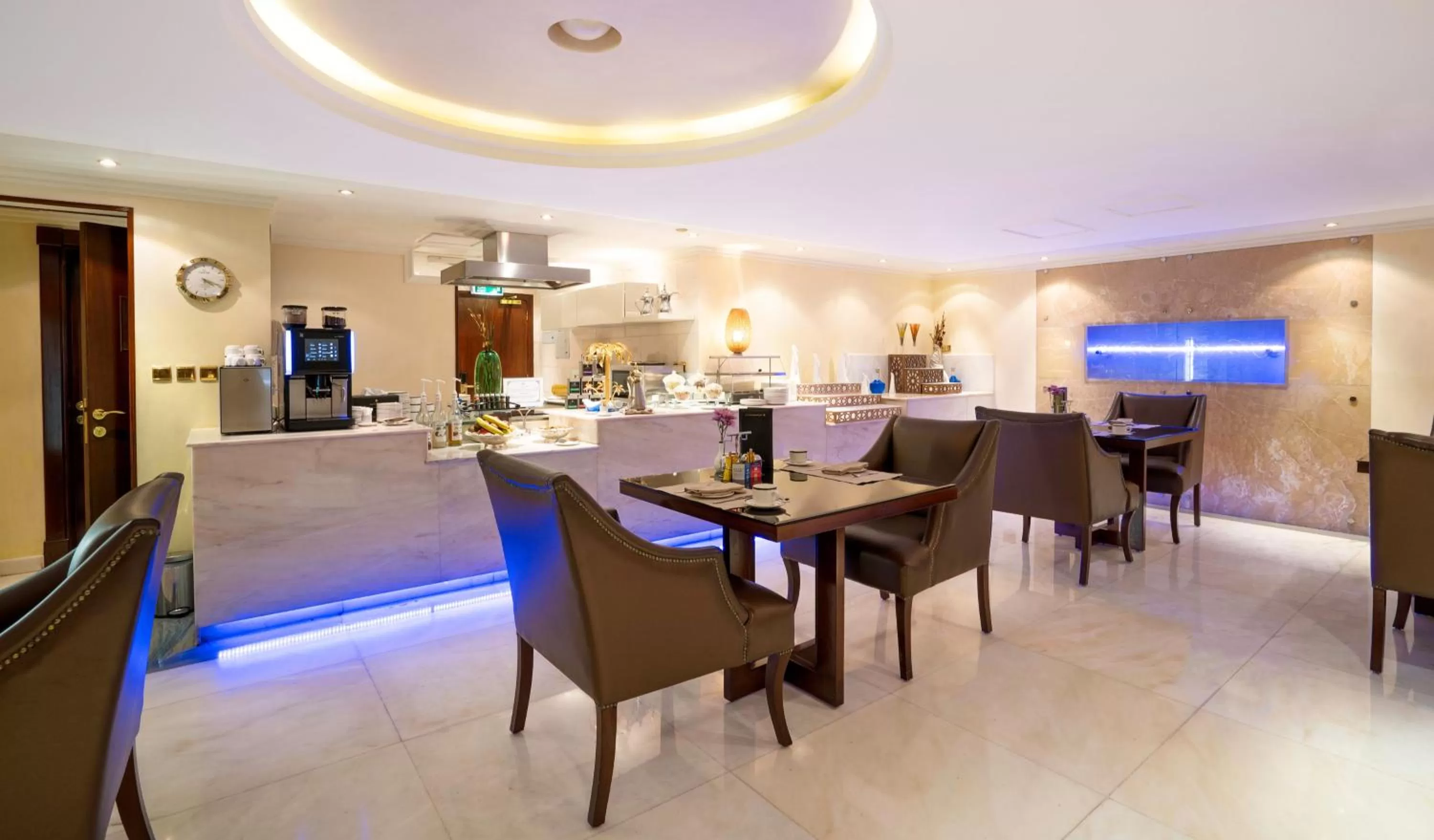 Lounge or bar in InterContinental Dar Al Tawhid Makkah by IHG