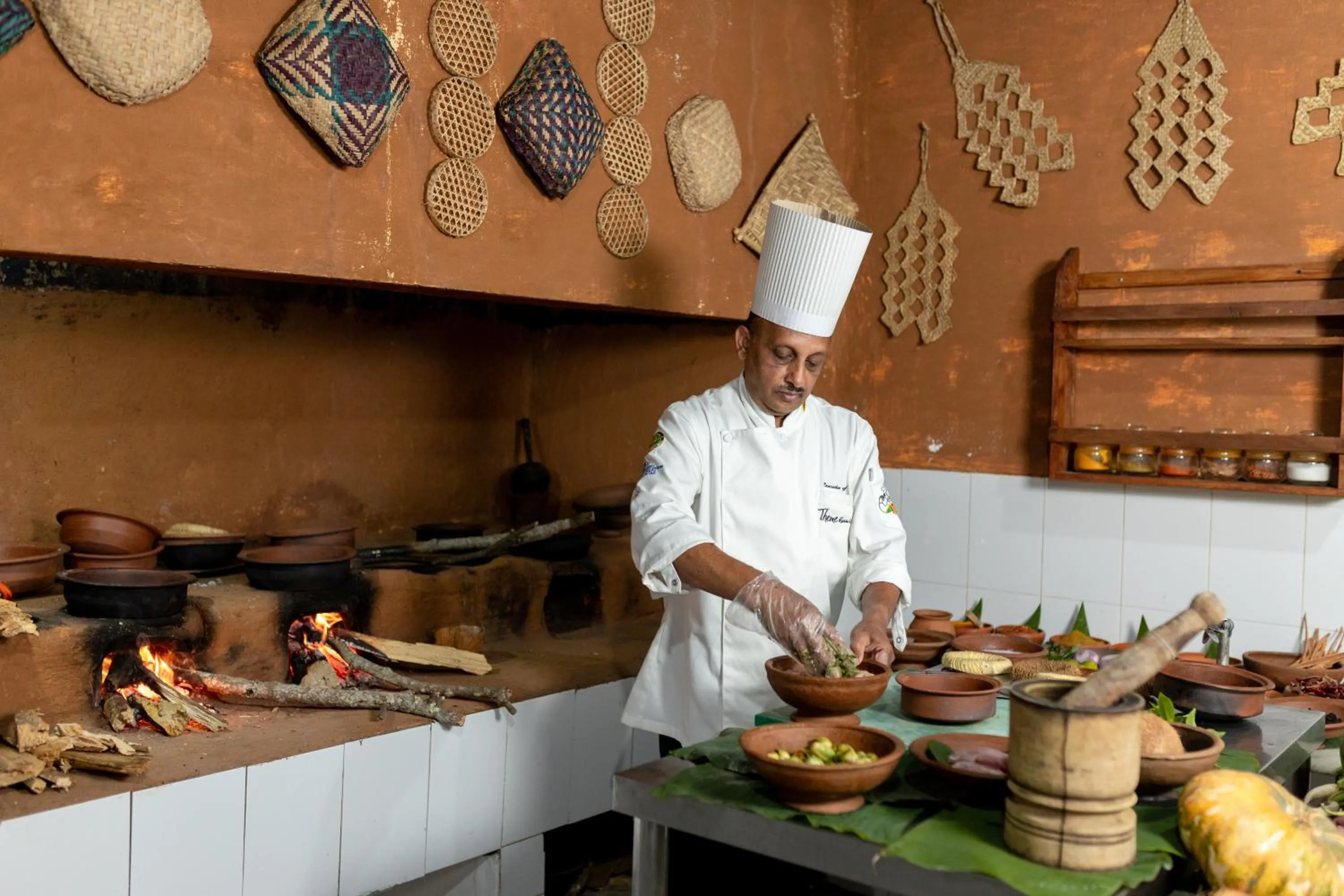 People in Mountbatten Bungalow- Thema Collection