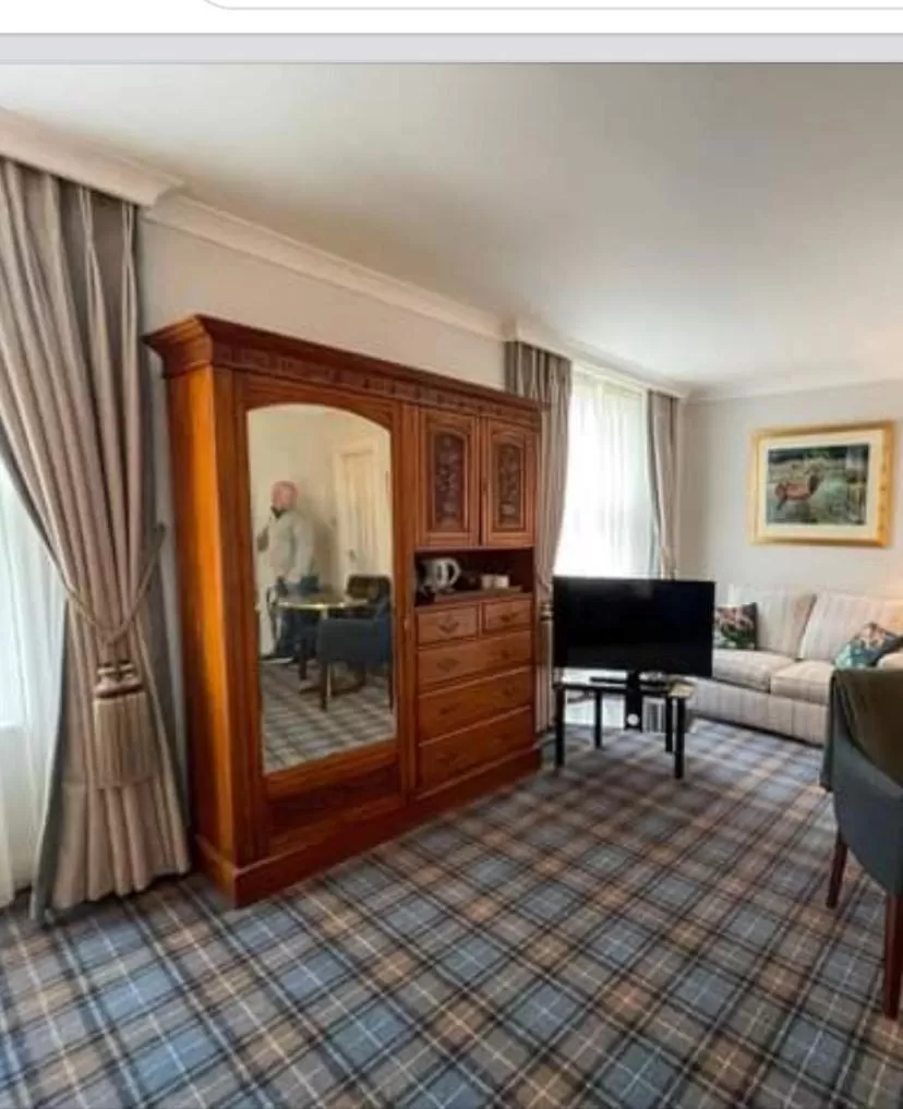 Guests in Blarney Castle Hotel