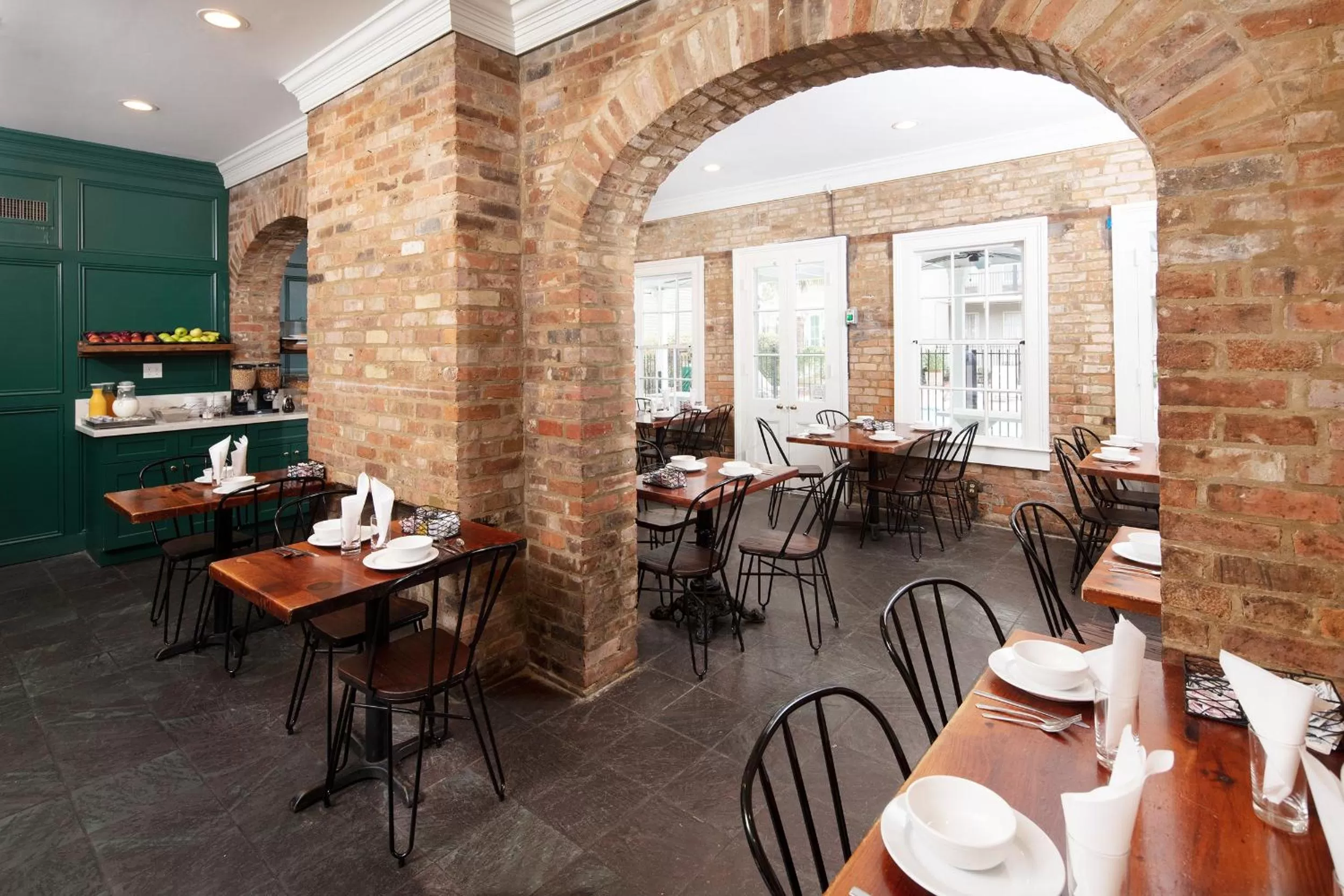 Restaurant/places to eat in Maison Saint Charles