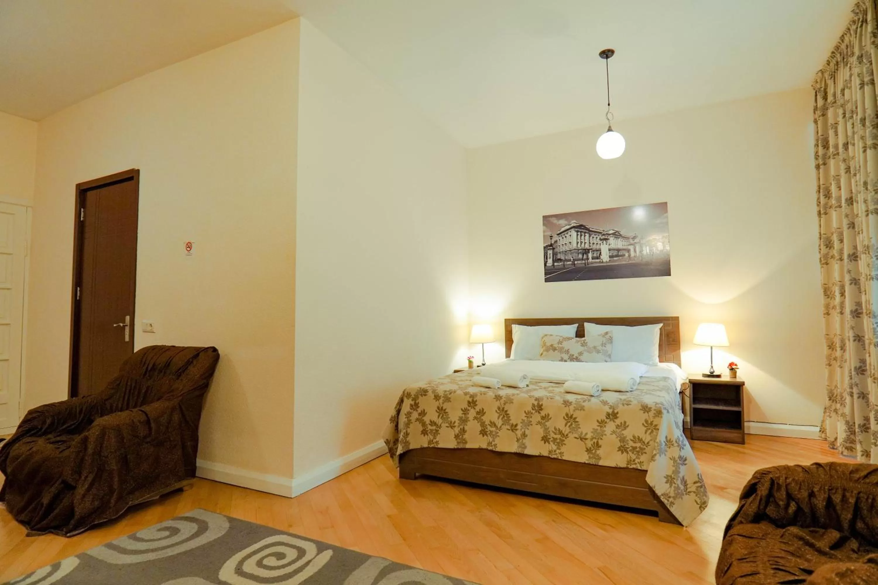 Bedroom, Bed in Check-In Hotel