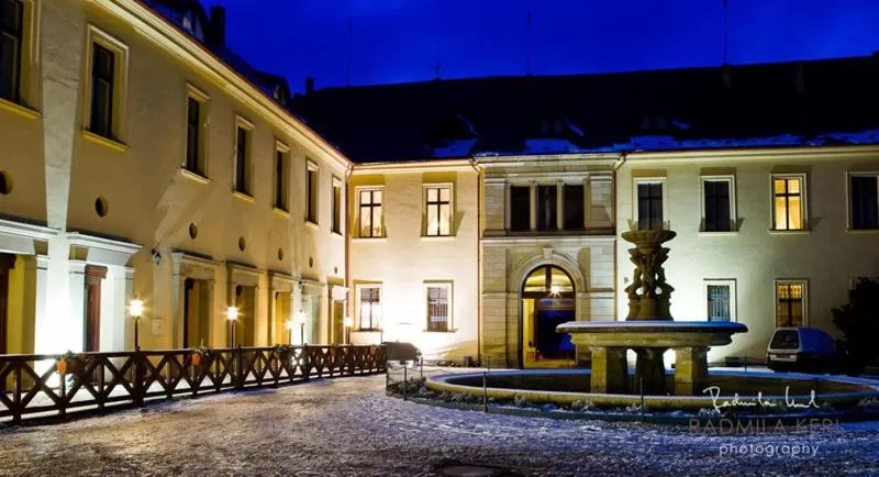 Property building in Chateau Zbiroh