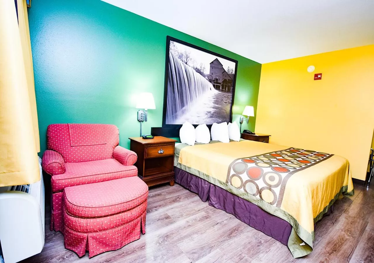 Photo of the whole room, Bed in Super 8 by Wyndham Searcy AR