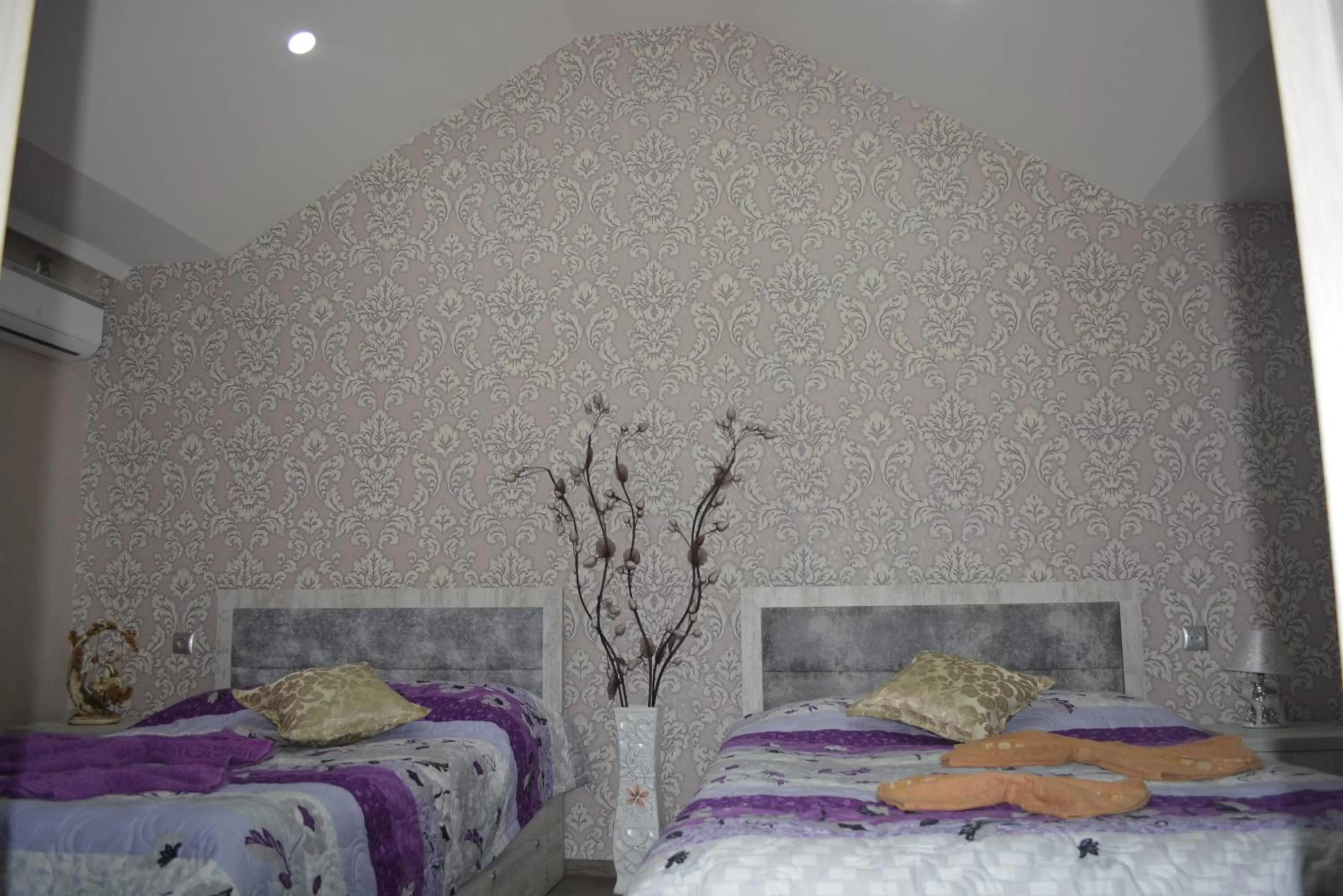 Bedroom, Bed in Golden Way