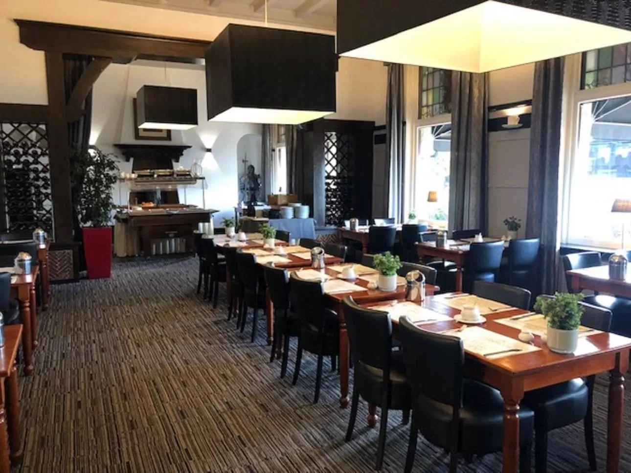 Restaurant/places to eat in Hotel Wilhelmina