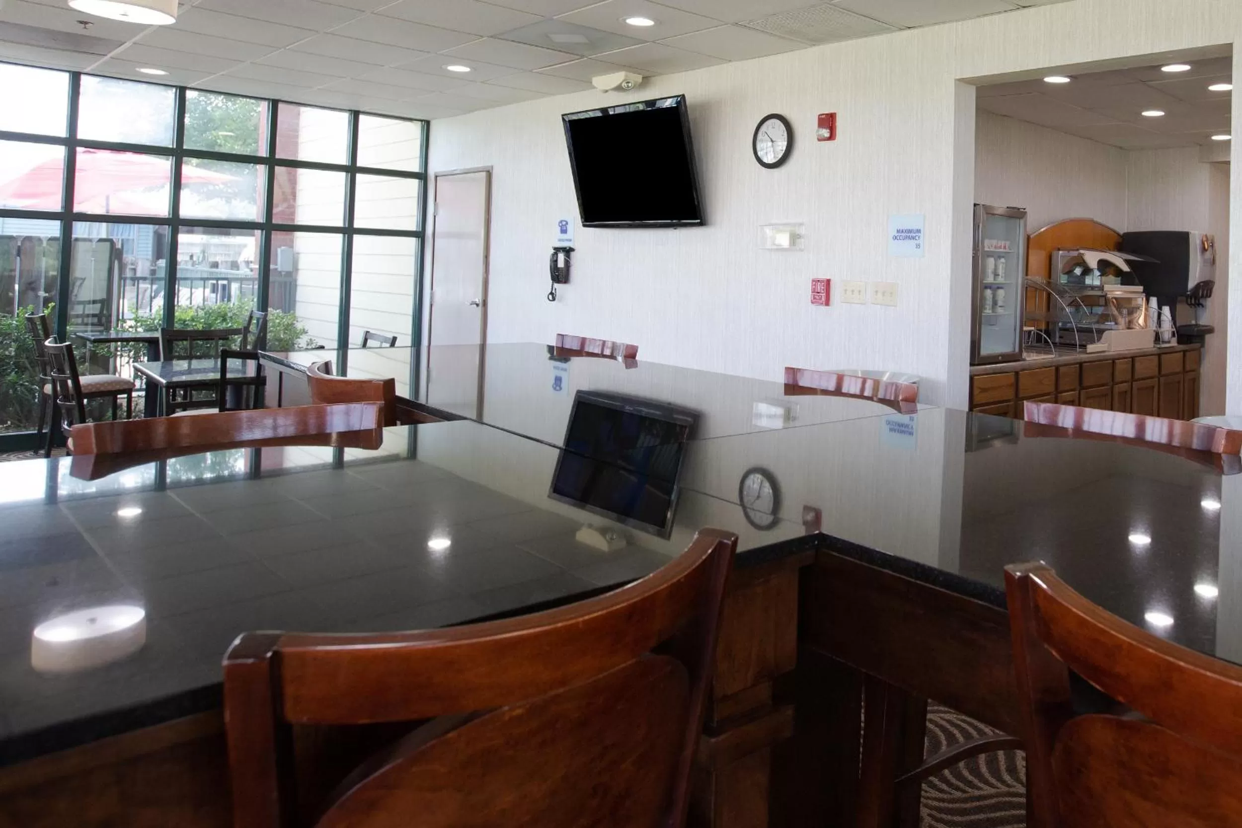 Dining area in Americas Best Value West Point