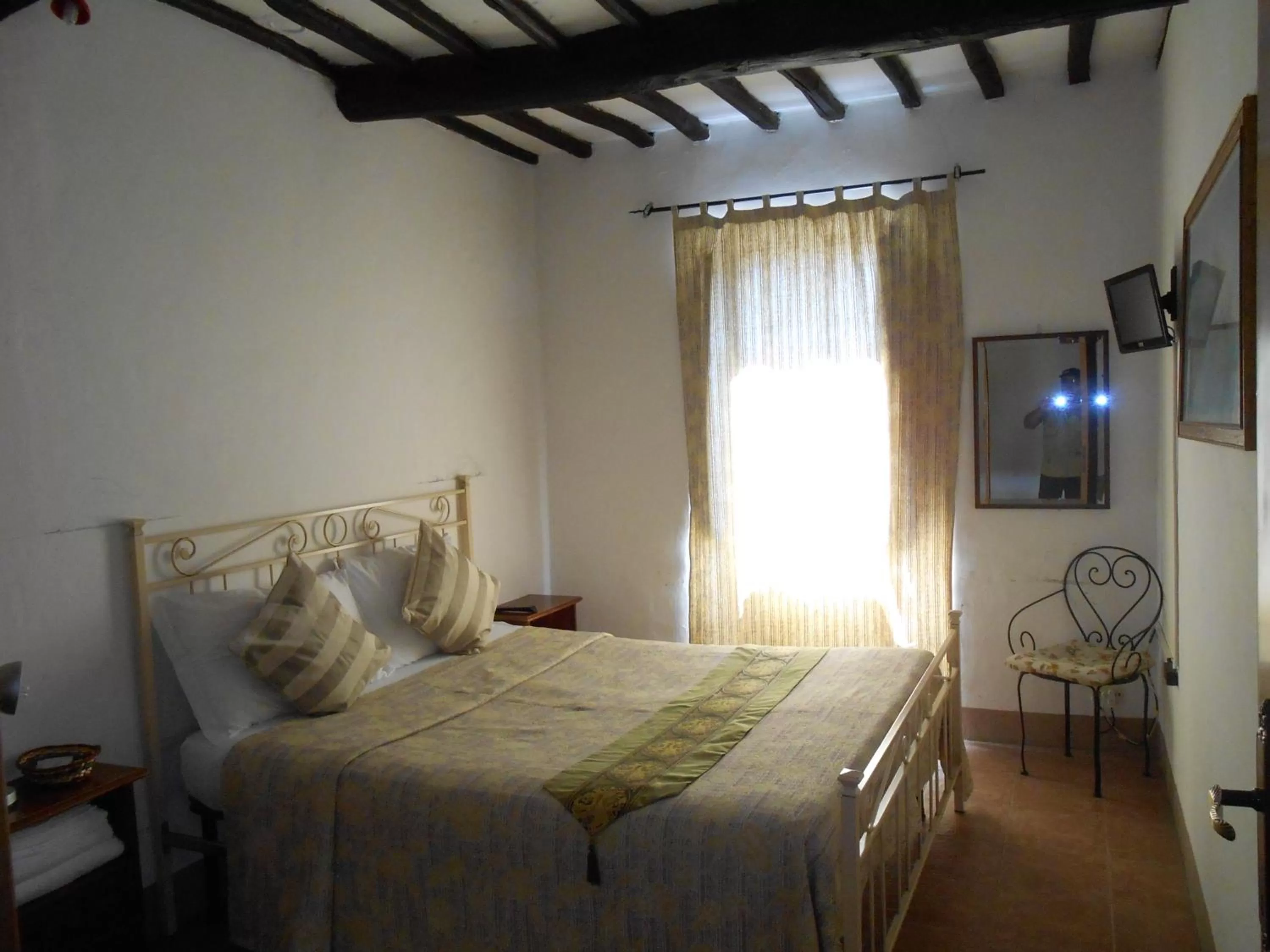 Double Room with Private Bathroom - single occupancy in Civita B&B