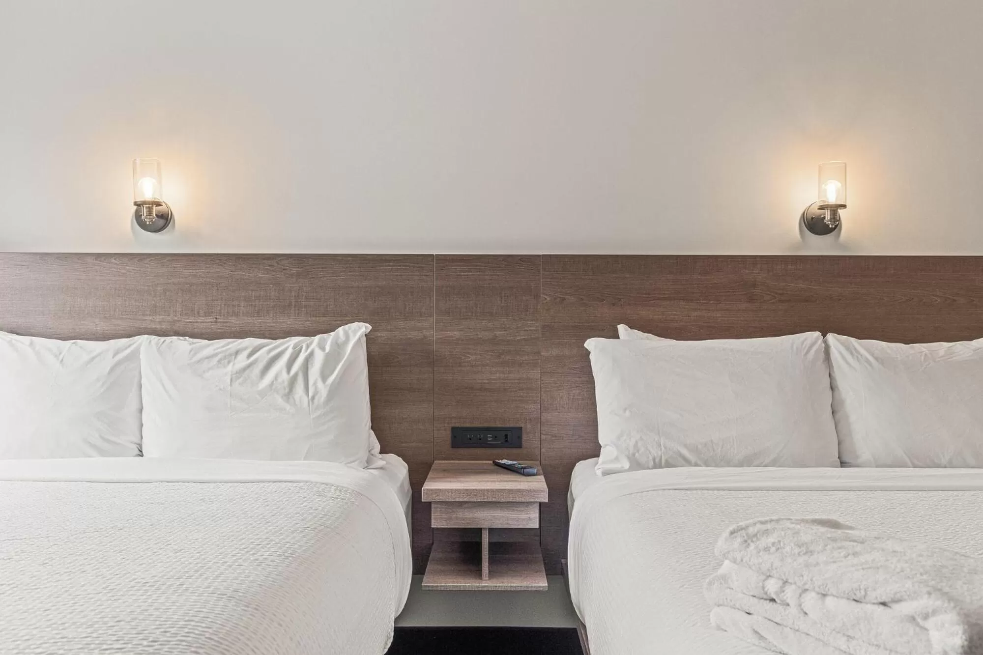 Bedroom, Bed in Northwinds Hotel Canmore