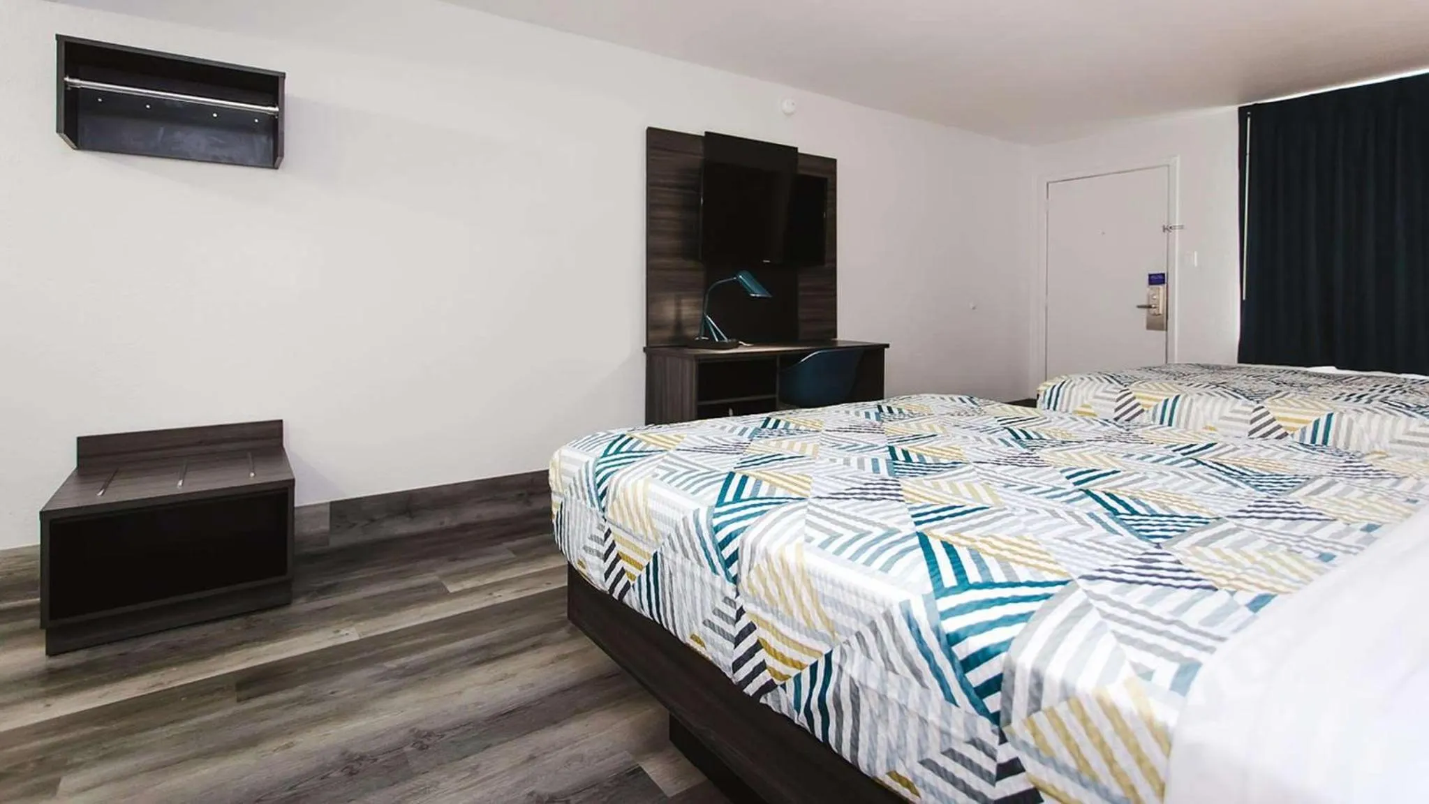 TV and multimedia, Bed in Motel 6 Houston, TX - Medical Center - NRG Stadium