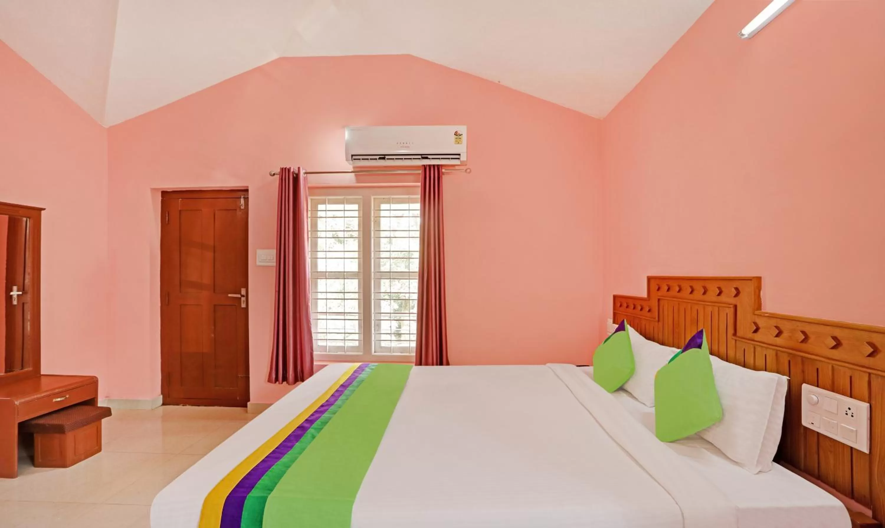 Bed in Treebo Trend Yajna Comforts