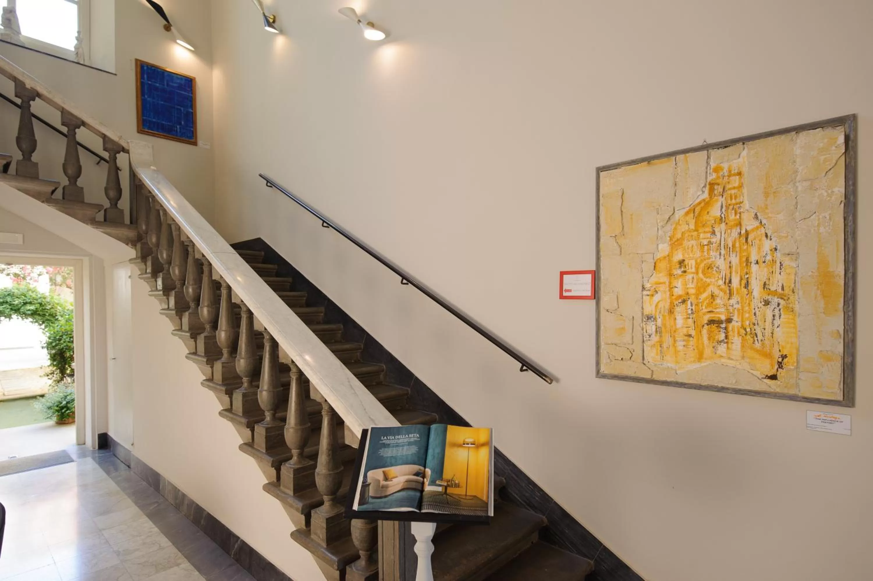 Lobby or reception in Hotel Lungarno Vespucci 50