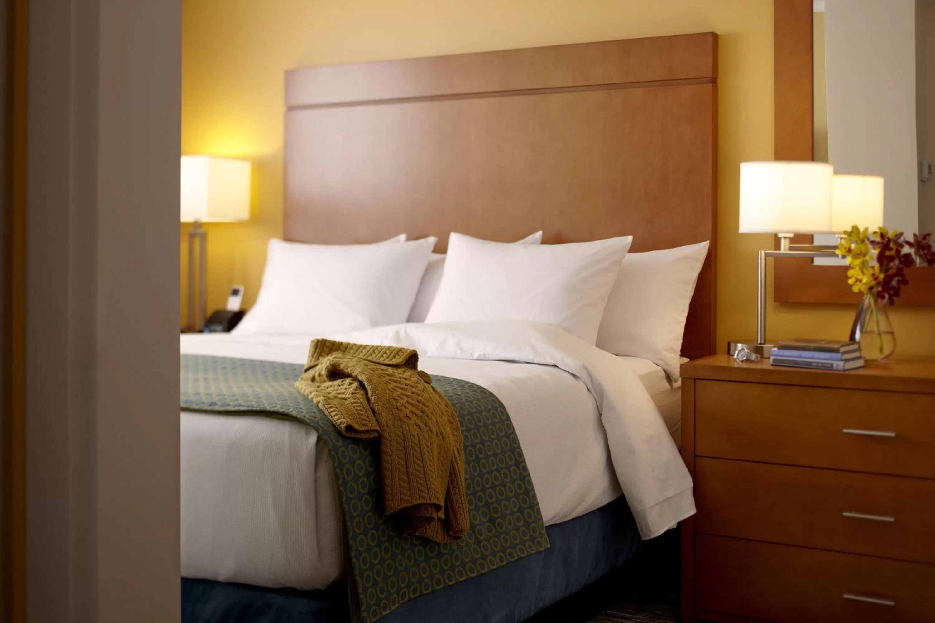 King Room with Accessible Tub - Disability Access in Hyatt House Naperville/Warrenville