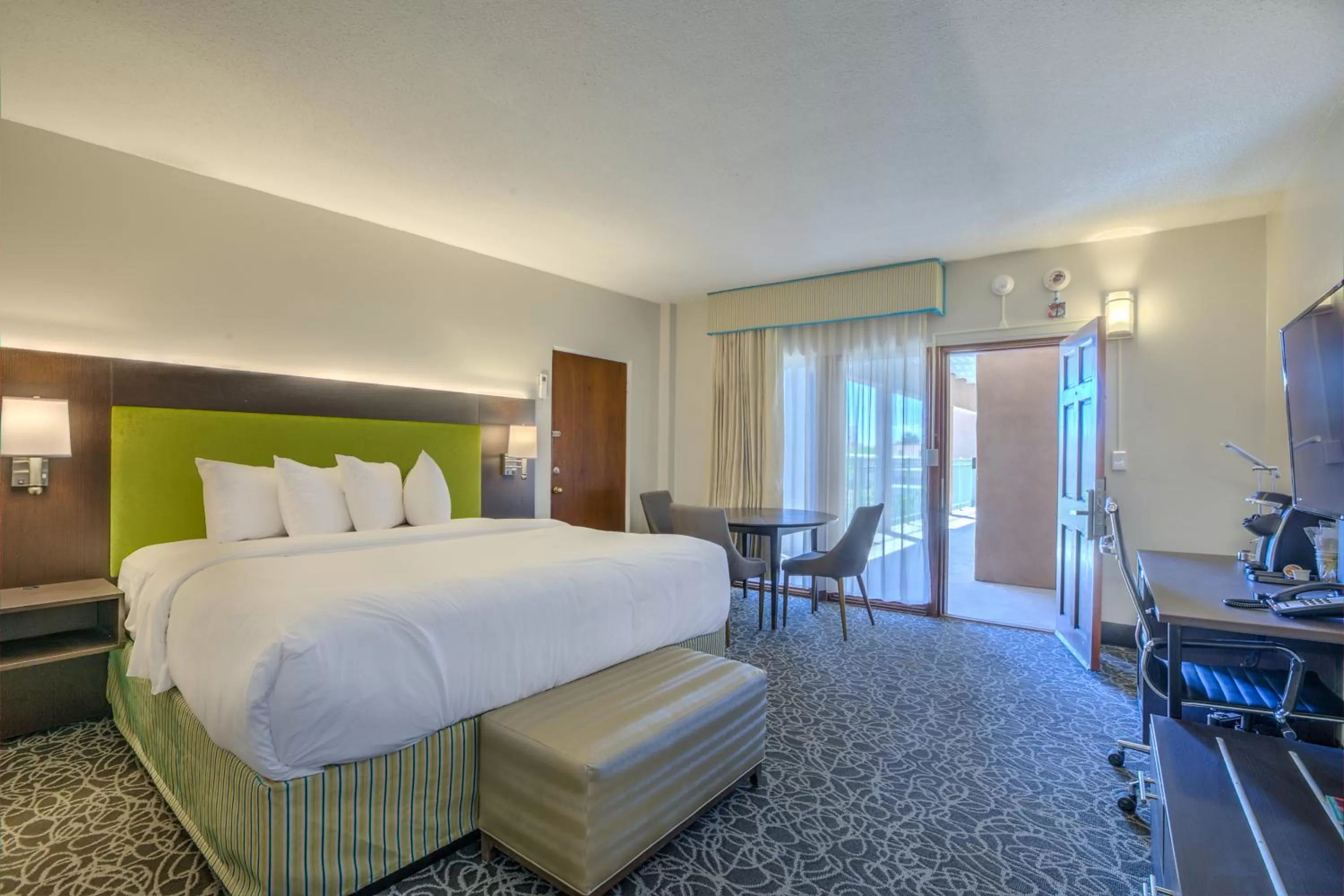 Guests, Bed in El Sendero Inn, an Ascend Collection Hotel