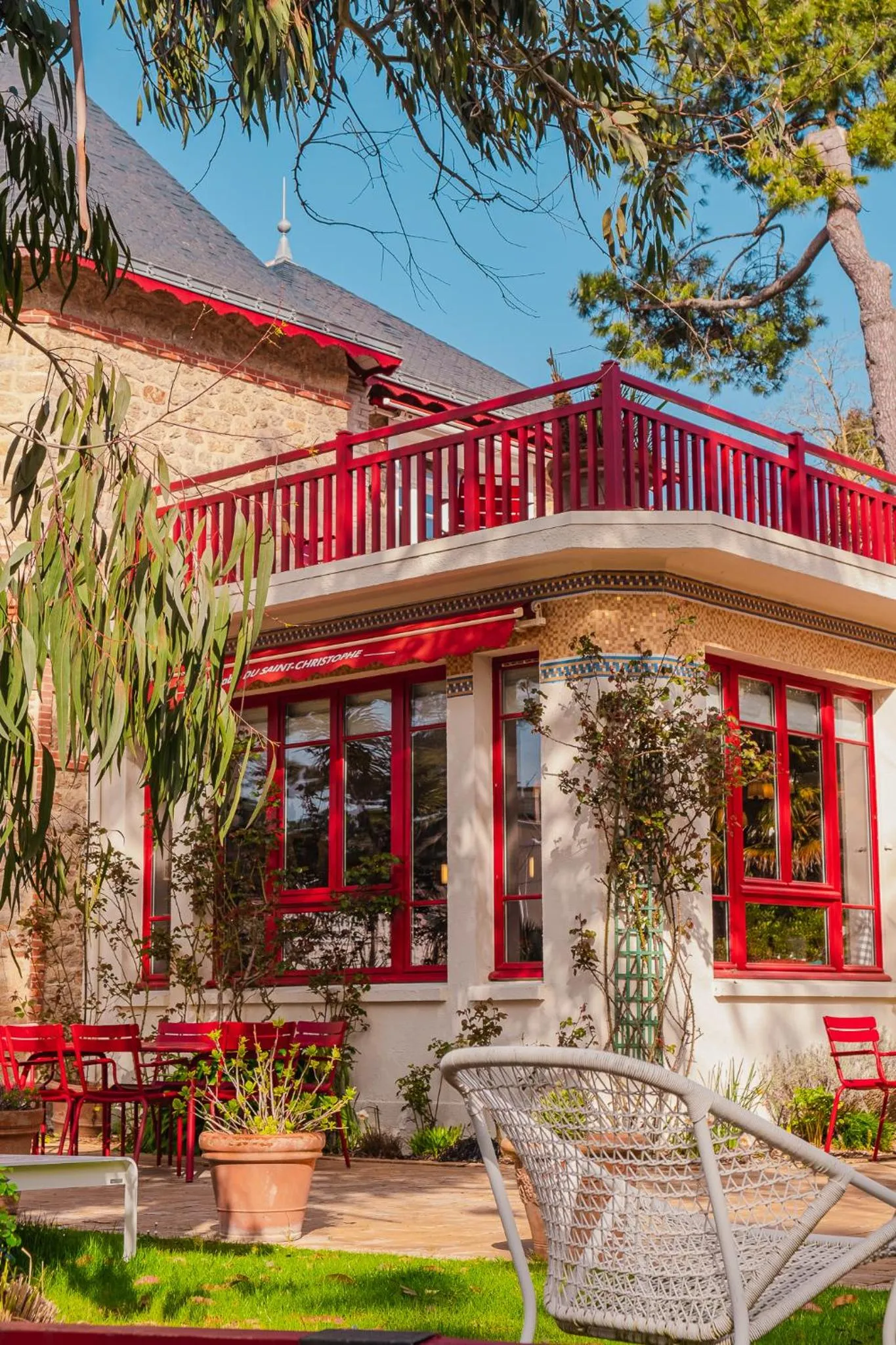 Property building in Hôtel Le Saint Christophe