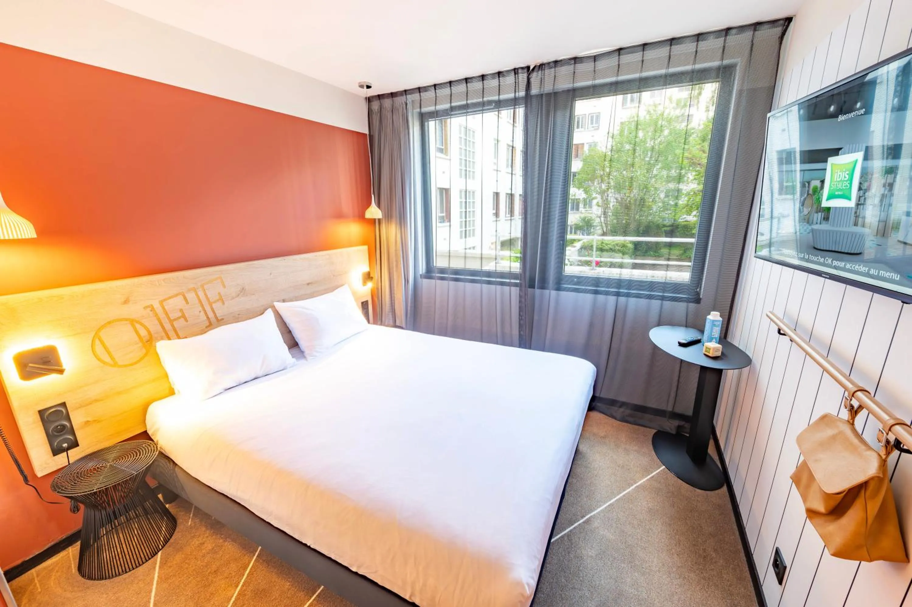 Bed in ibis Styles Paris 16 Boulogne