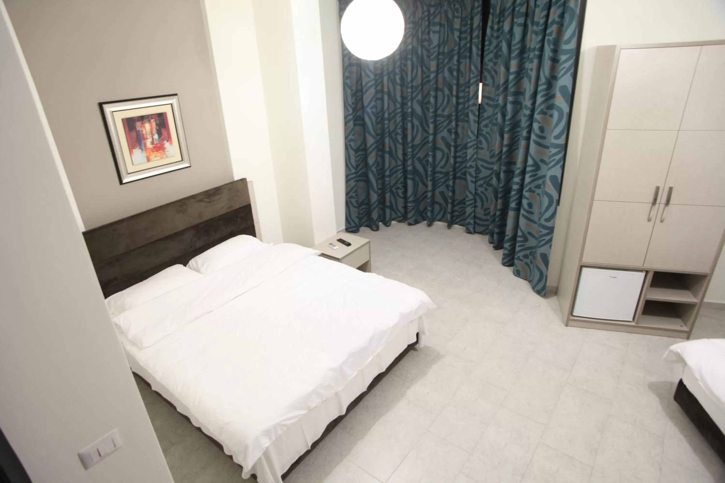 Bathroom, Bed in Fjortes Hotel