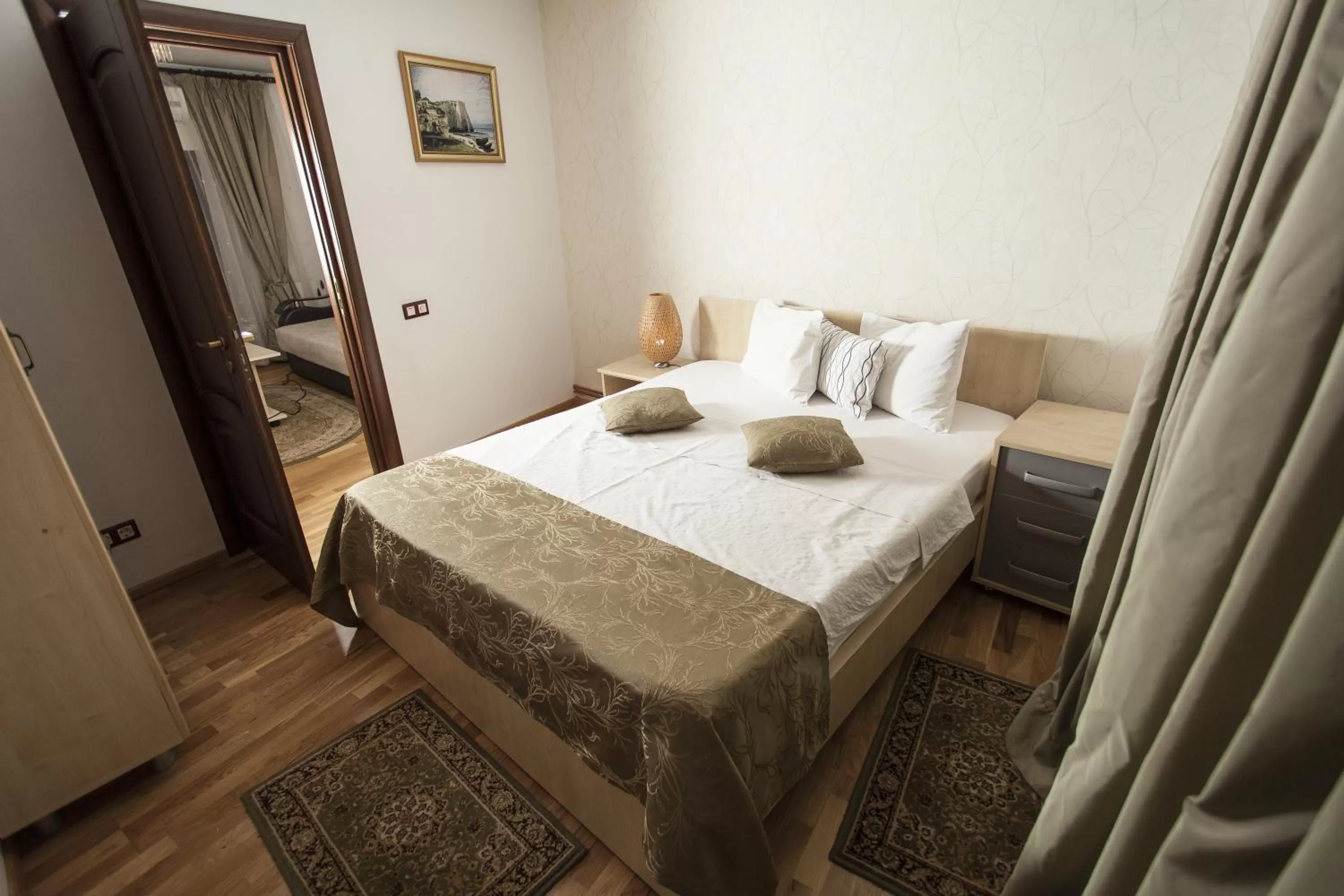 Photo of the whole room in City Garden Rooms and Apartments