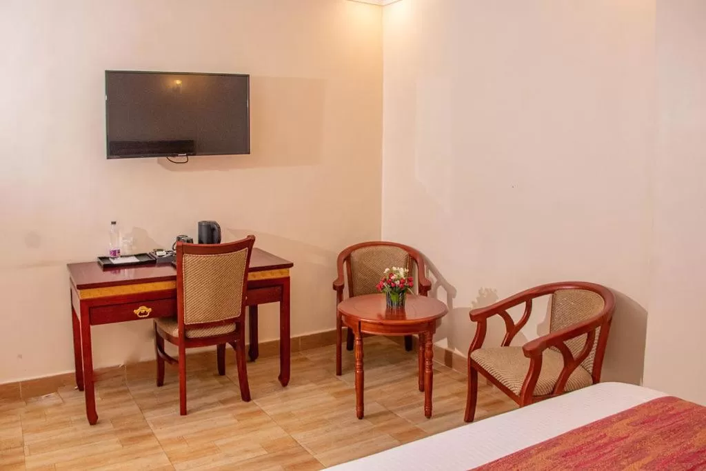 View (from property/room), TV/Entertainment Center in Vickmark Hotel