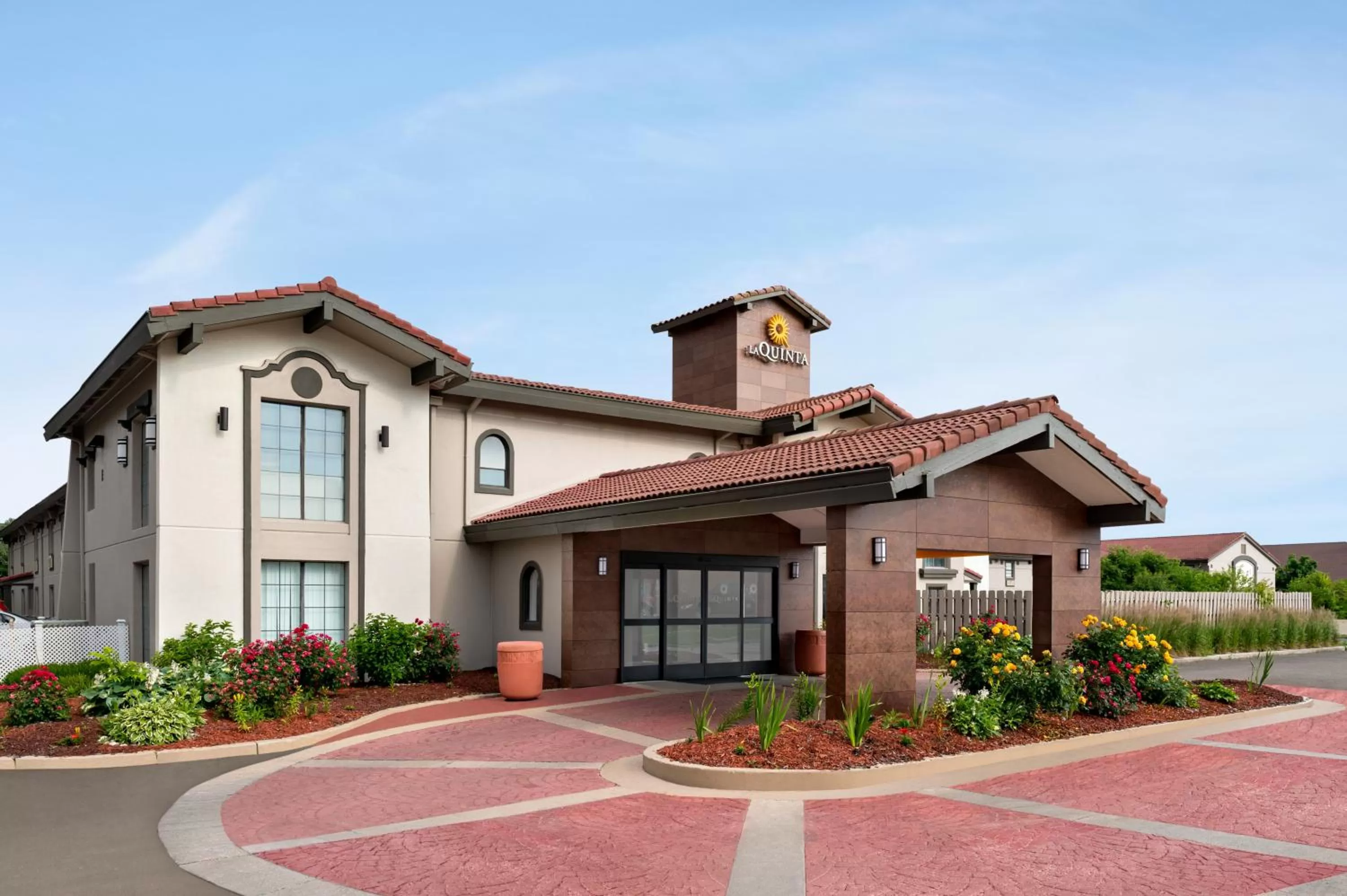 Property building in La Quinta Inn by Wyndham Columbus Airport Area