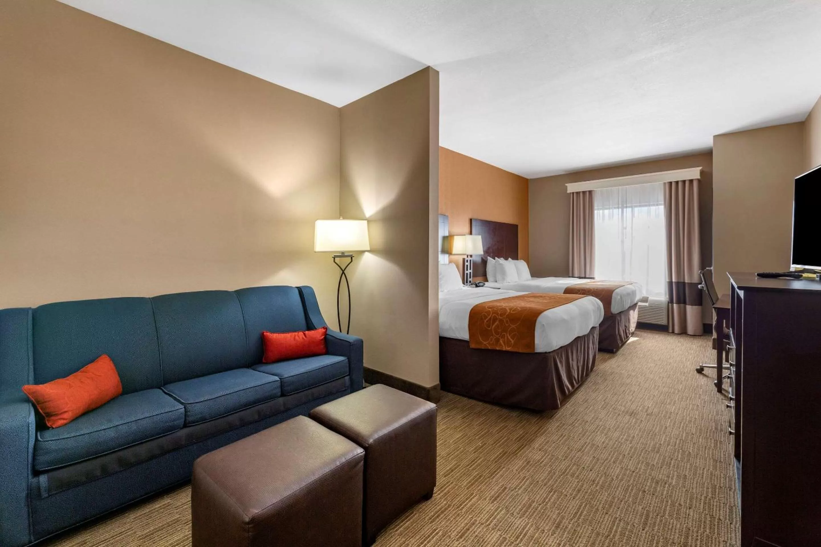 Bedroom, Bed in Comfort Suites Perrysburg - Toledo South
