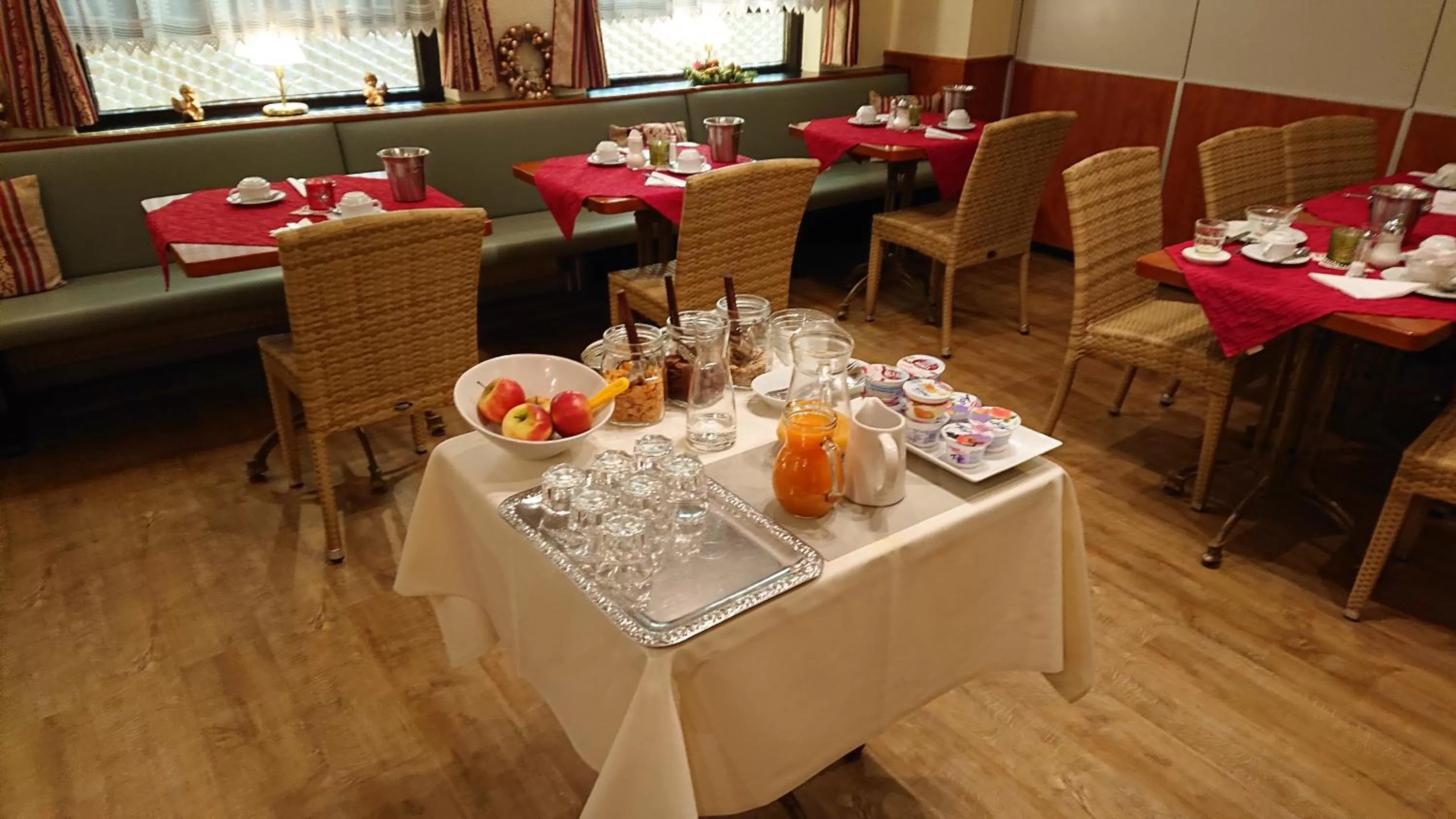 Buffet breakfast in Gästehaus Präsenzhof