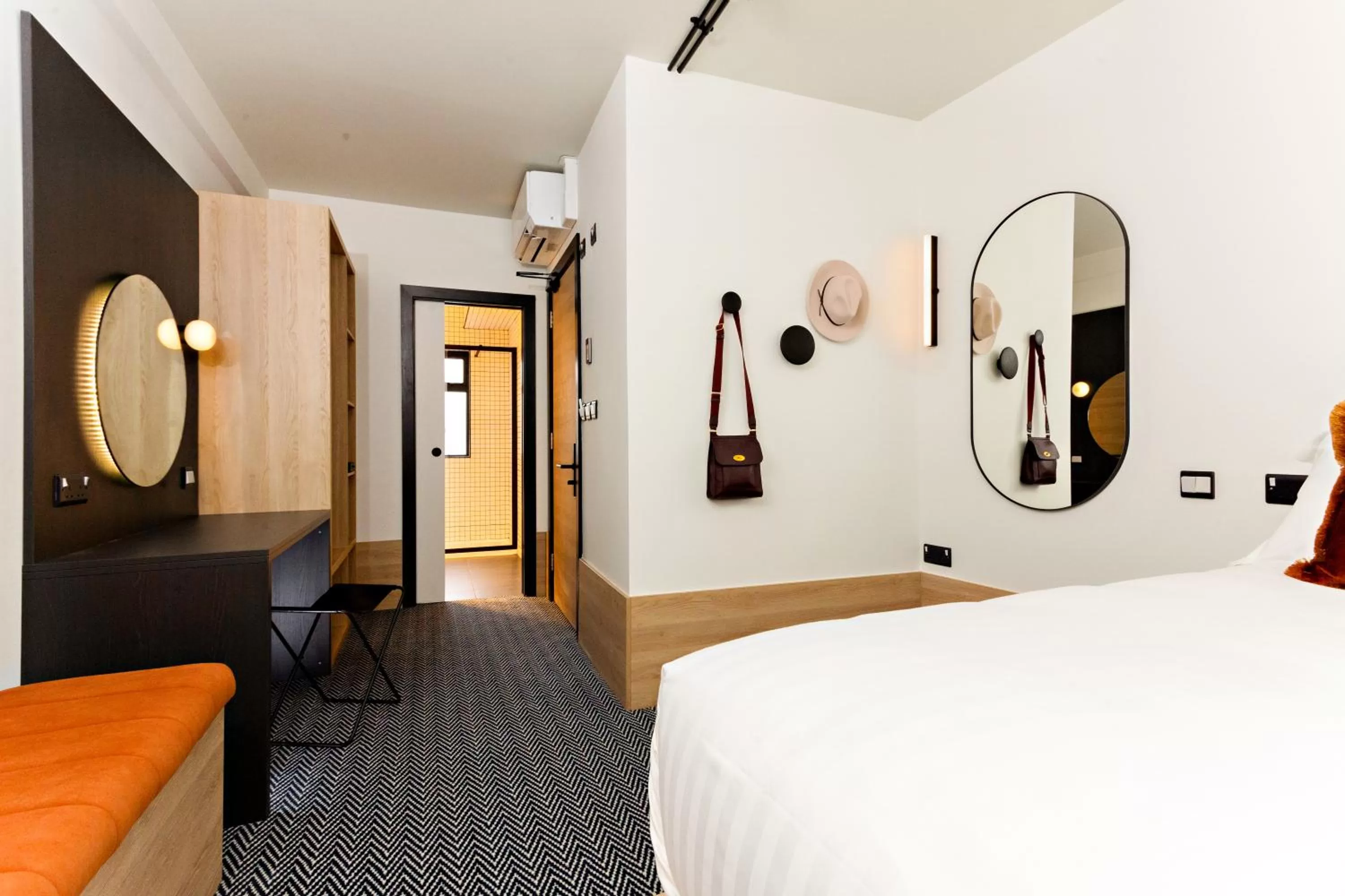 Bed in The Snug Townhouse