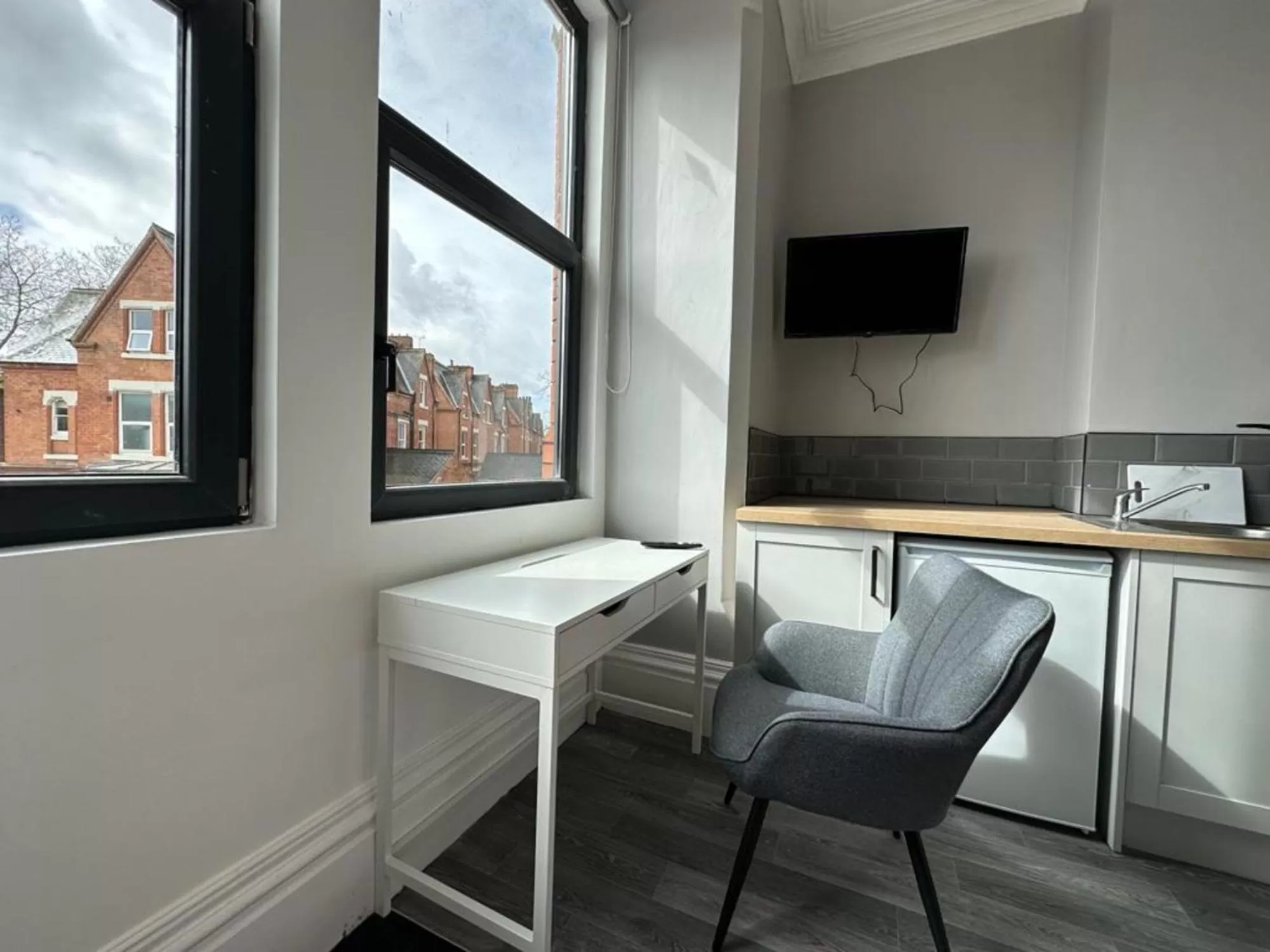 TV/Entertainment Center in The Fishpond - Premier Nottingham Studios