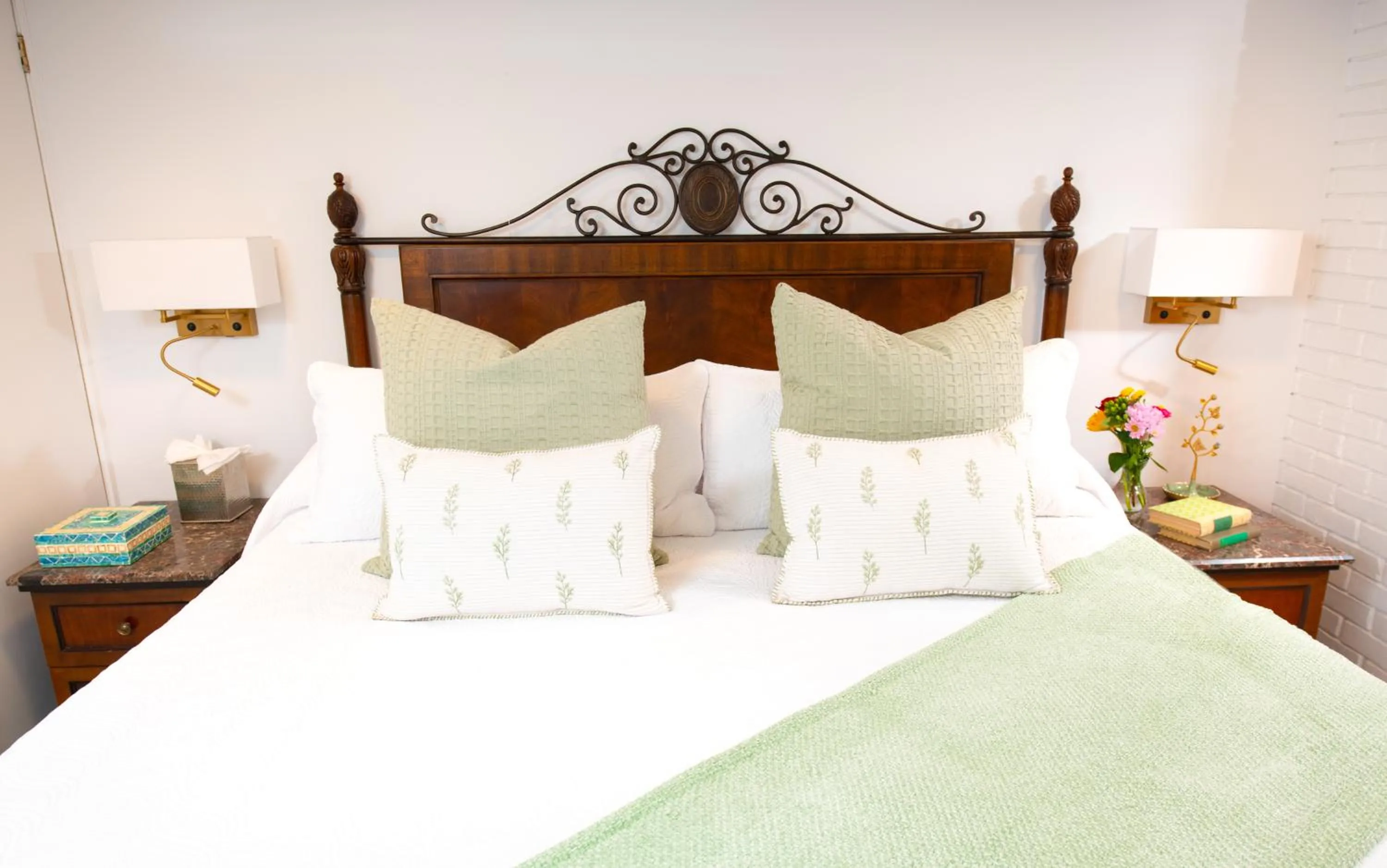 Bed in America's Cup Inn Newport