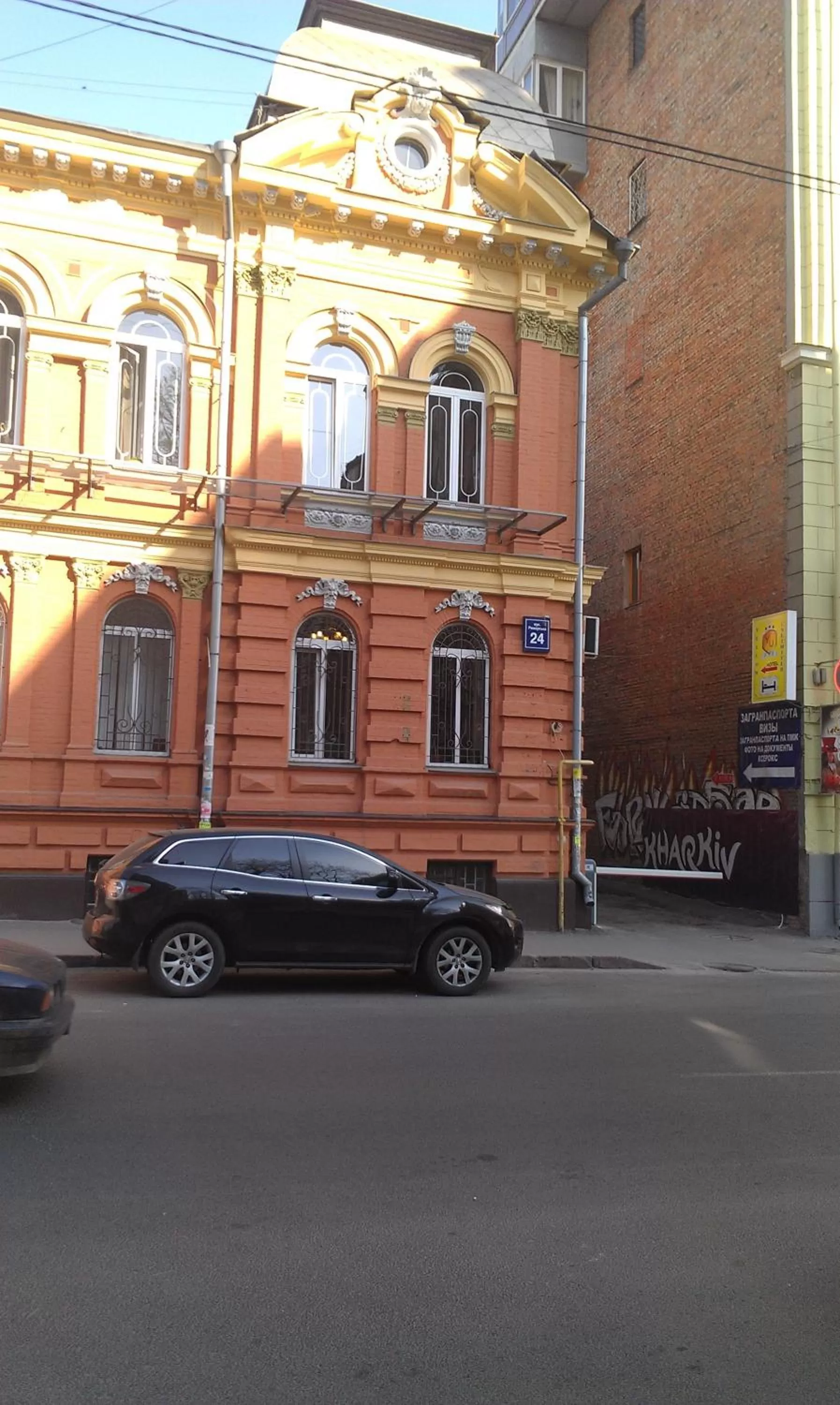 Day in YELLOW UNLIMITED HOTEL 4