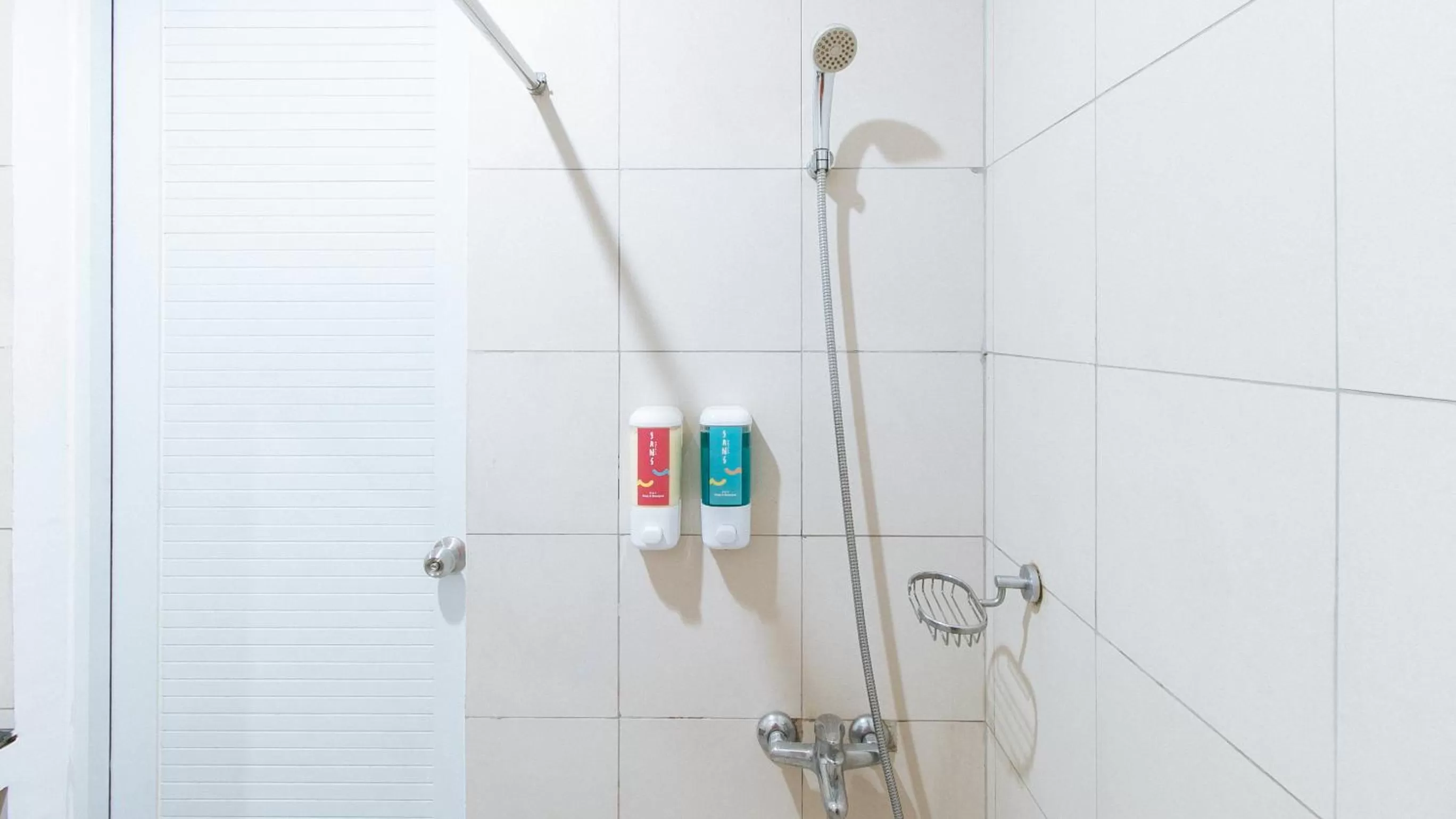 Shower in Sans Hotel Laperal Manila