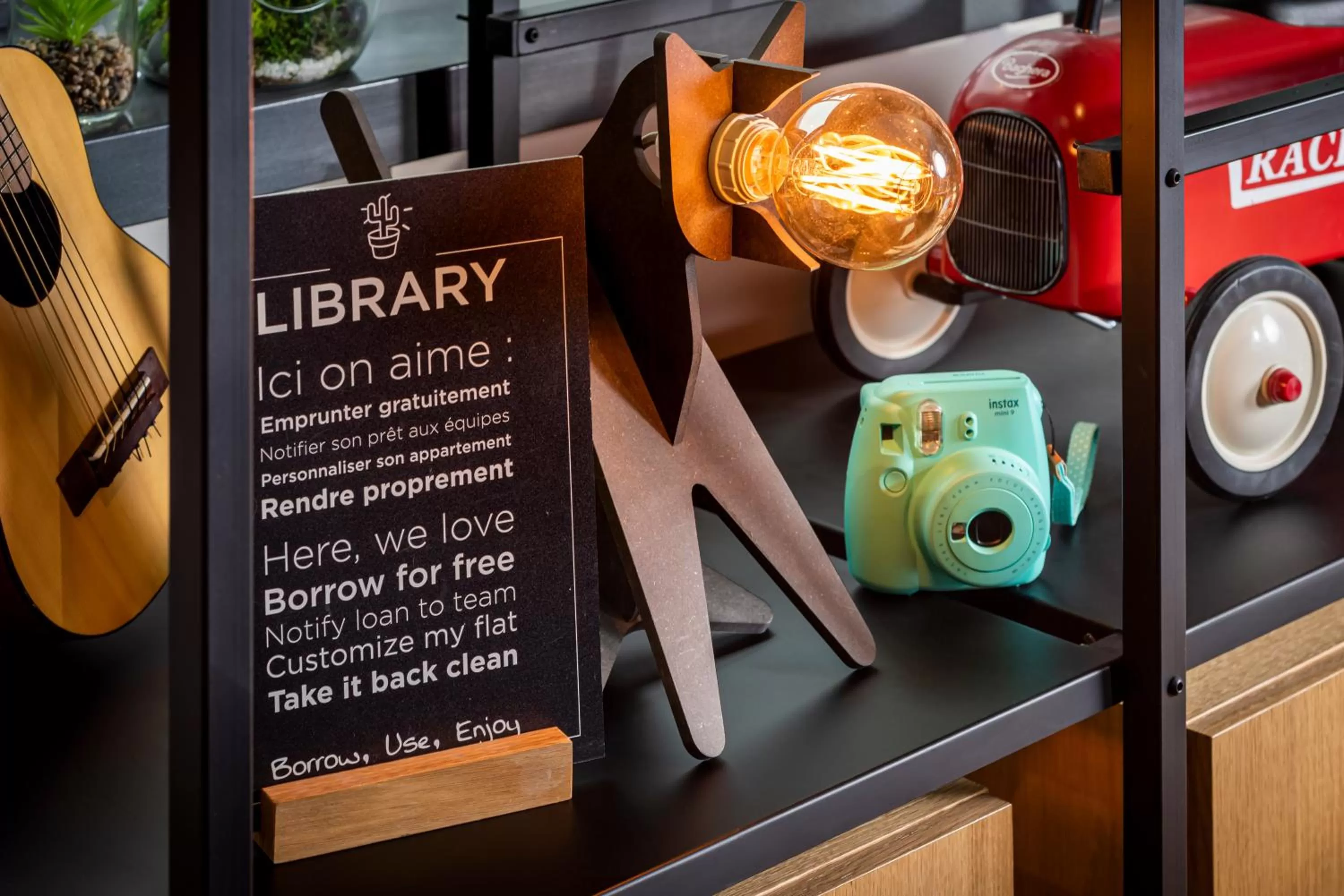 Decorative detail in Aparthotel Adagio Paris Bercy Village