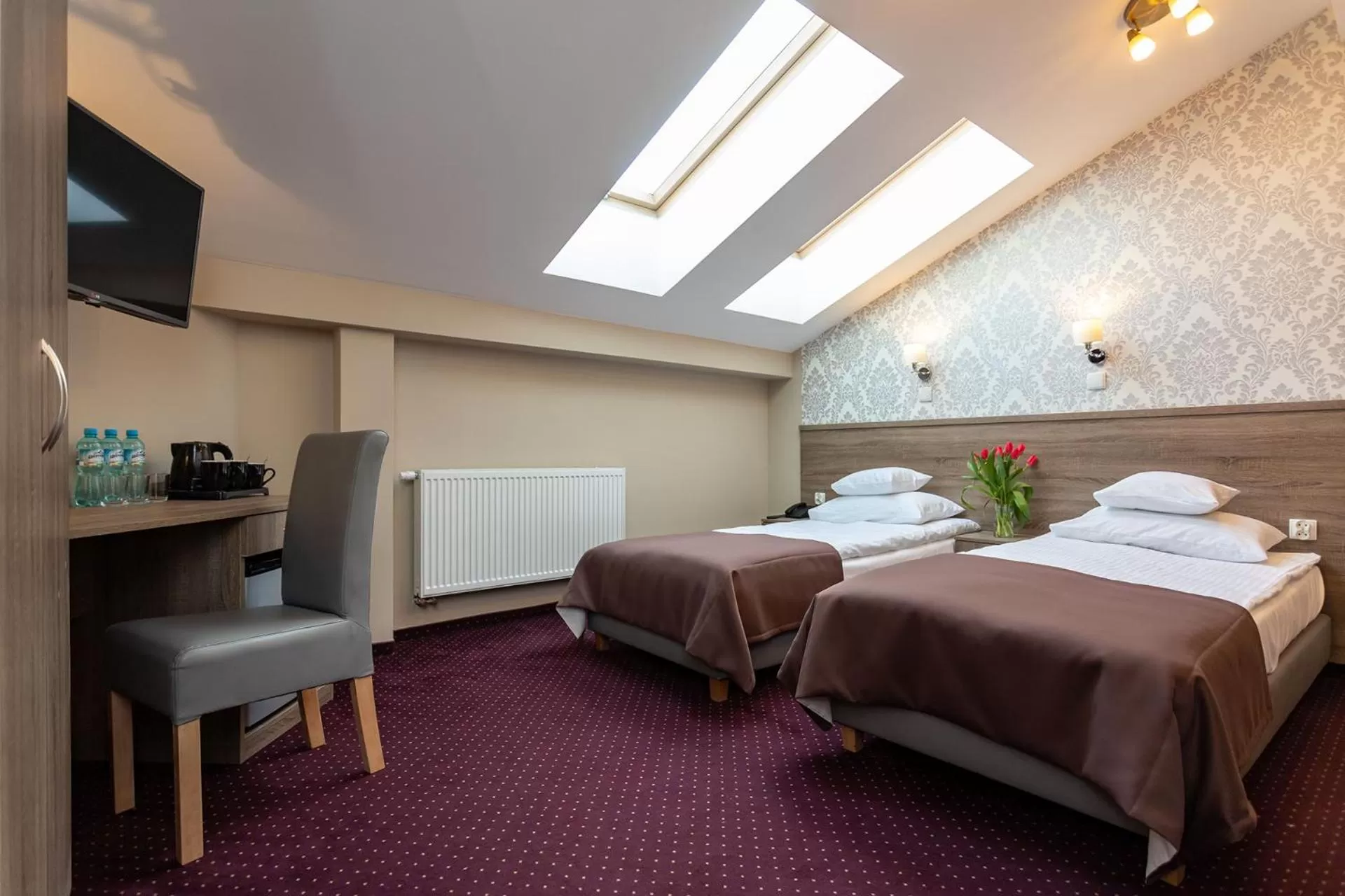 Bed in Hotel Maximum