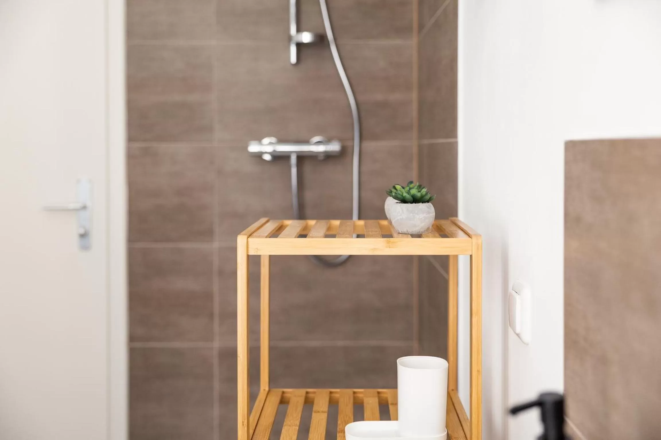 Bathroom in Apartments am Neuen Theater - Altstadt - Zentral - Küche - Wifi - Powered by Ko-Living