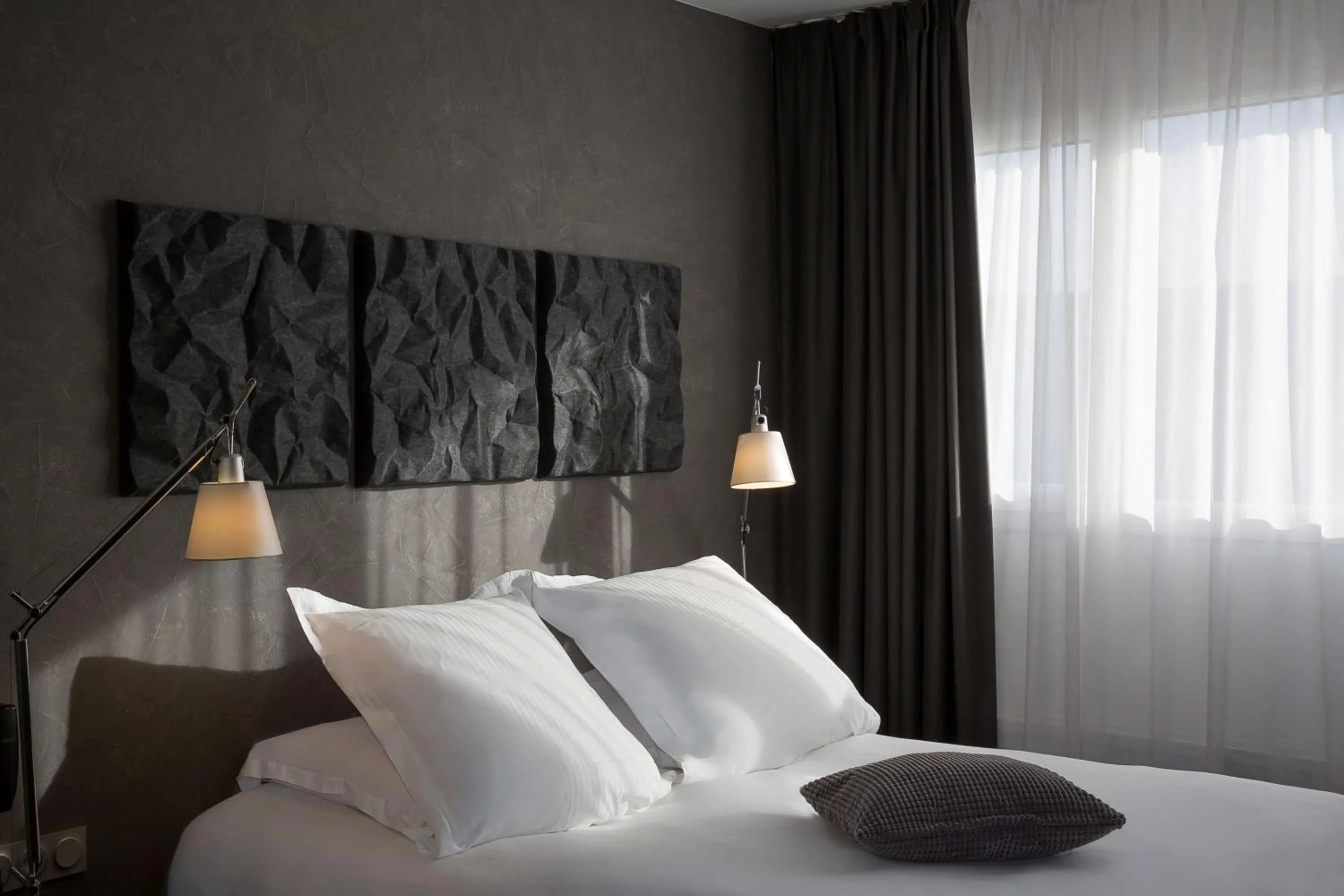 Photo of the whole room, Bed in Hotel Litteraire Alexandre Vialatte, BW Signature Collection