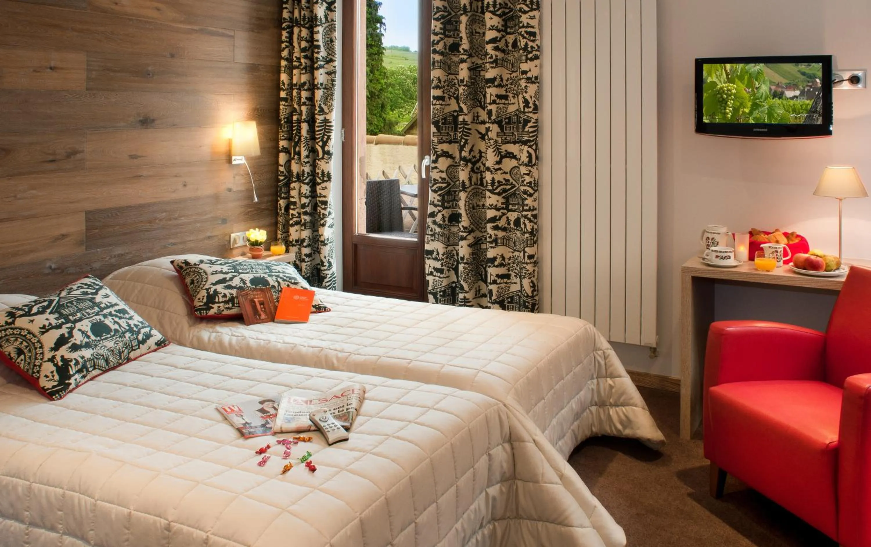 Photo of the whole room, Bed in L'Abbaye d'Alspach