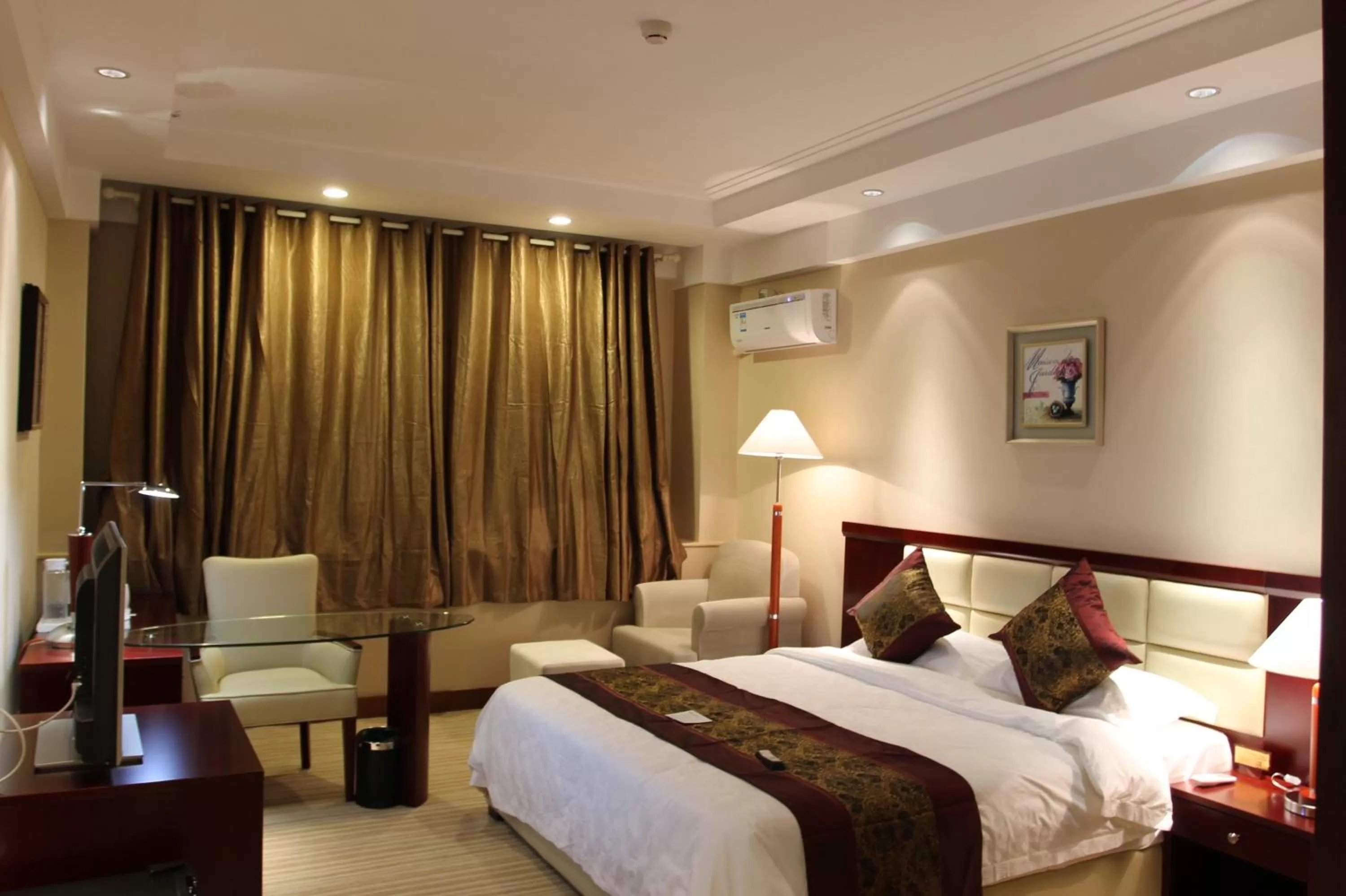 Bedroom, Bed in Sogecoa Golden Peacock