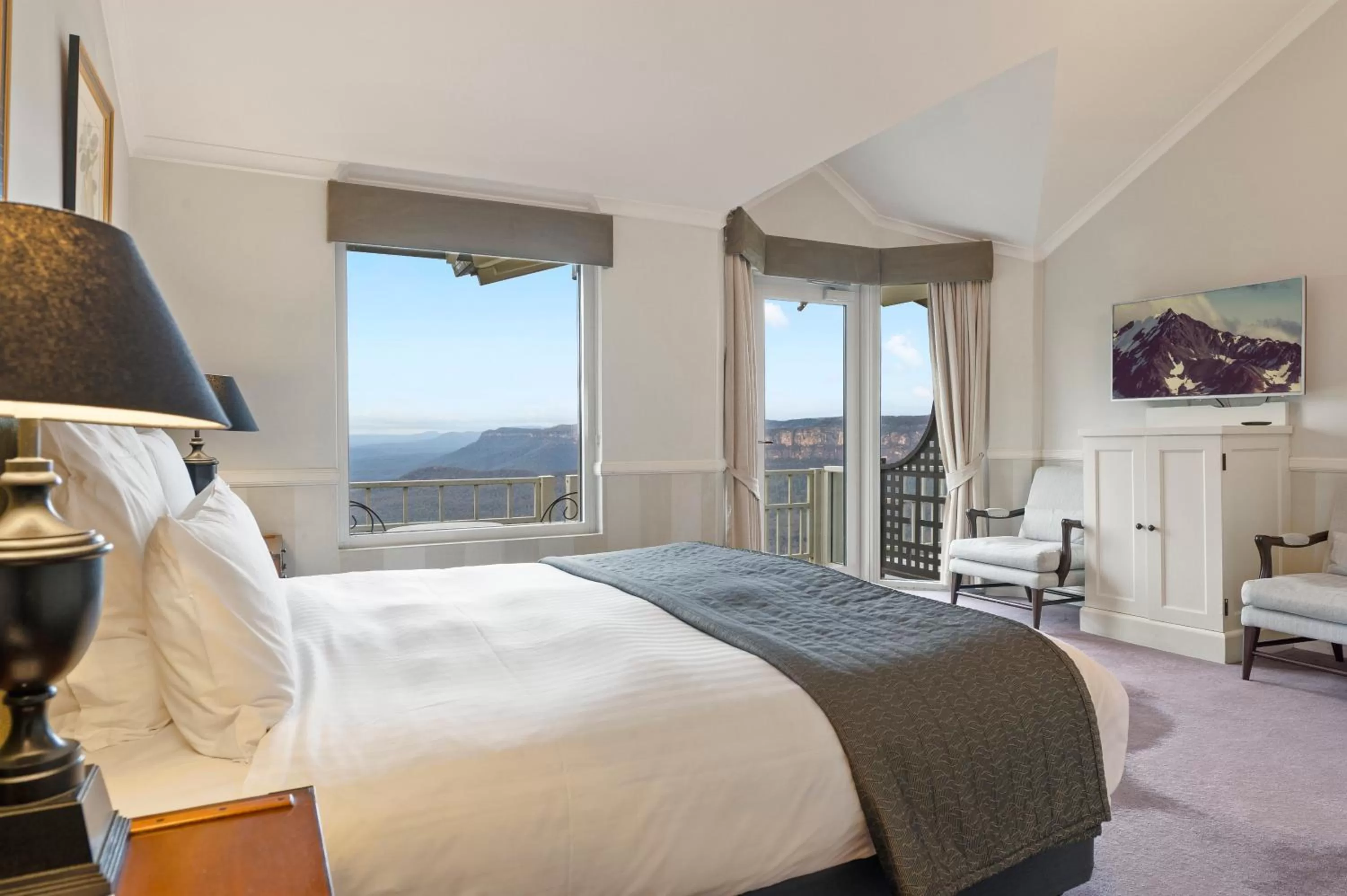 Bed in Echoes Boutique Hotel & Restaurant Blue Mountains