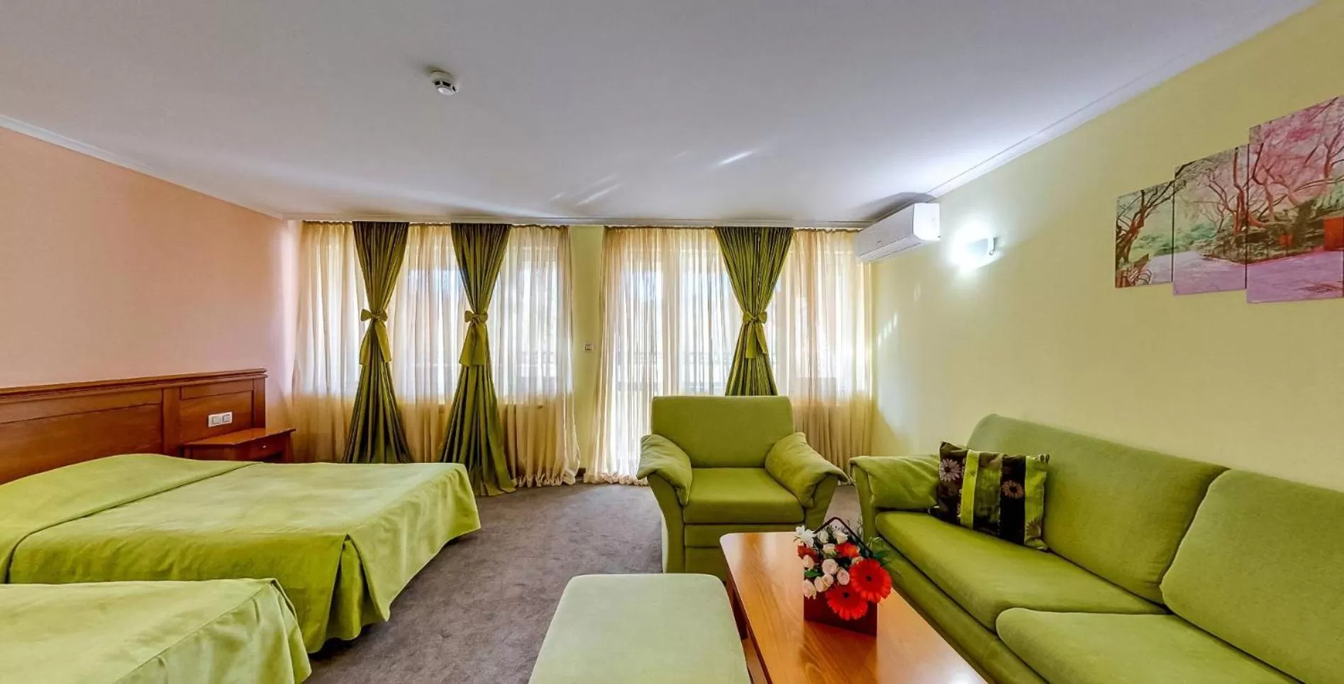 Bed in Troyan Plaza Hotel