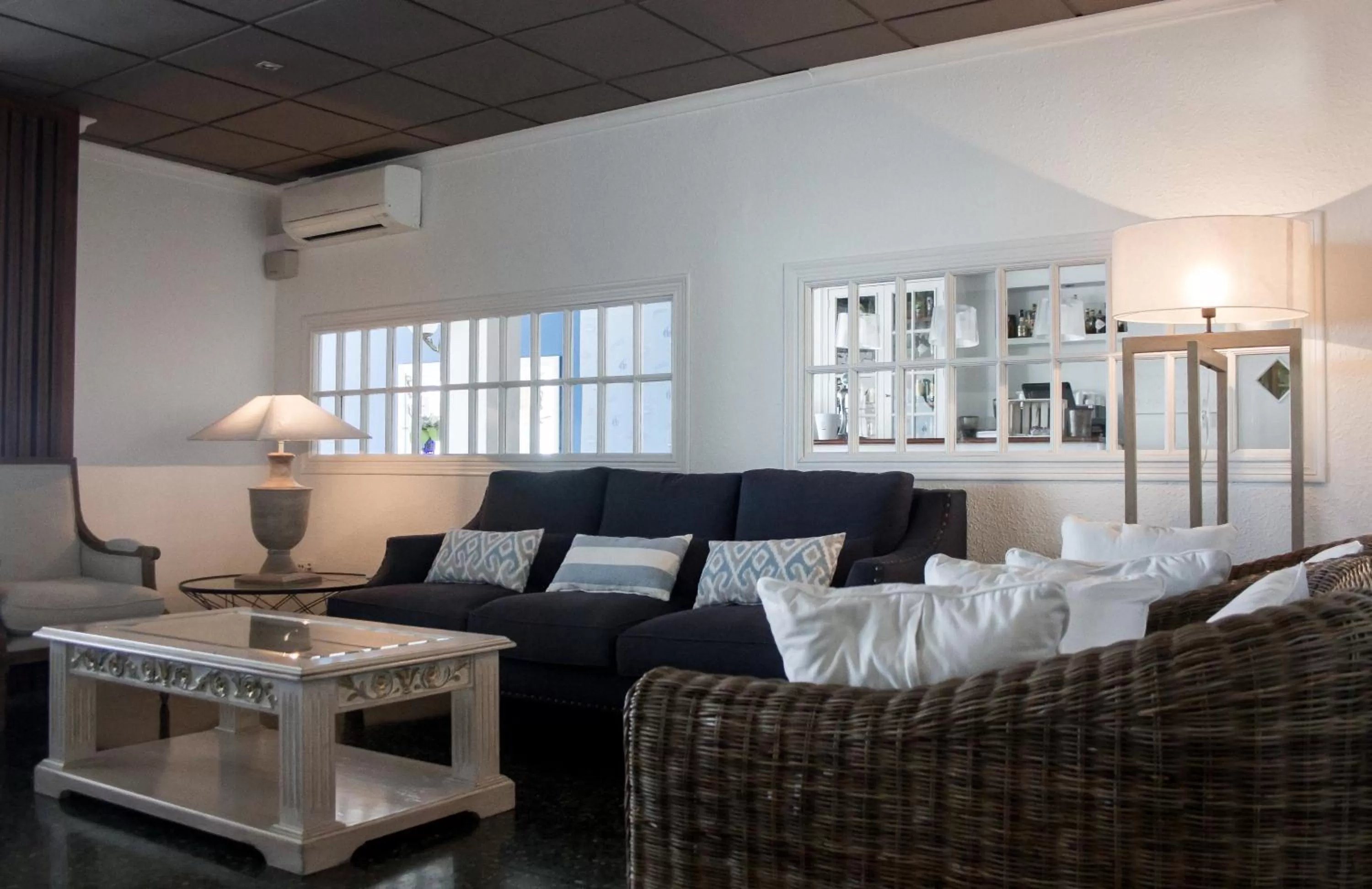 Communal lounge/ TV room in Hotel Ampolla Sol