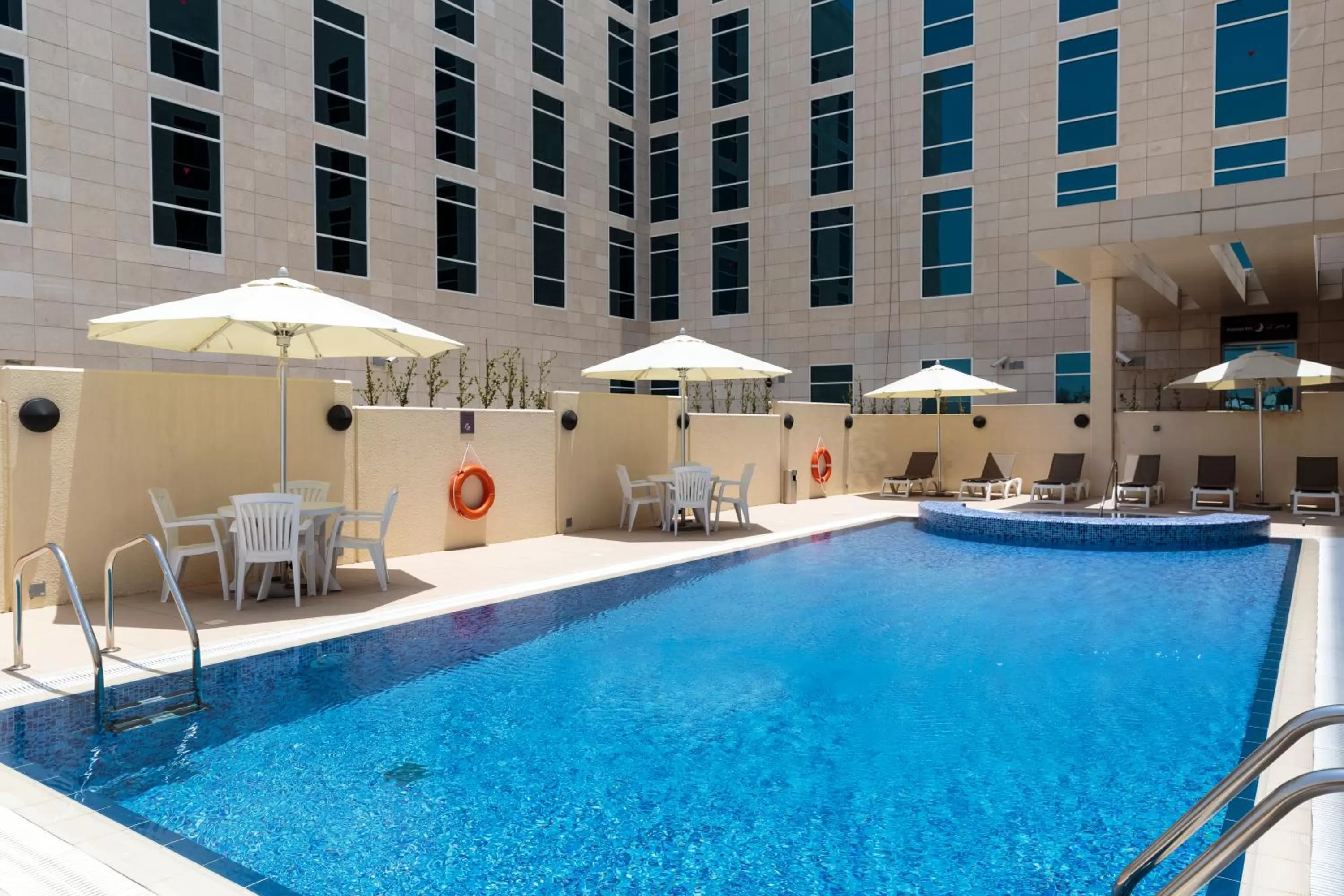 Swimming pool in Premier Inn Doha Education City
