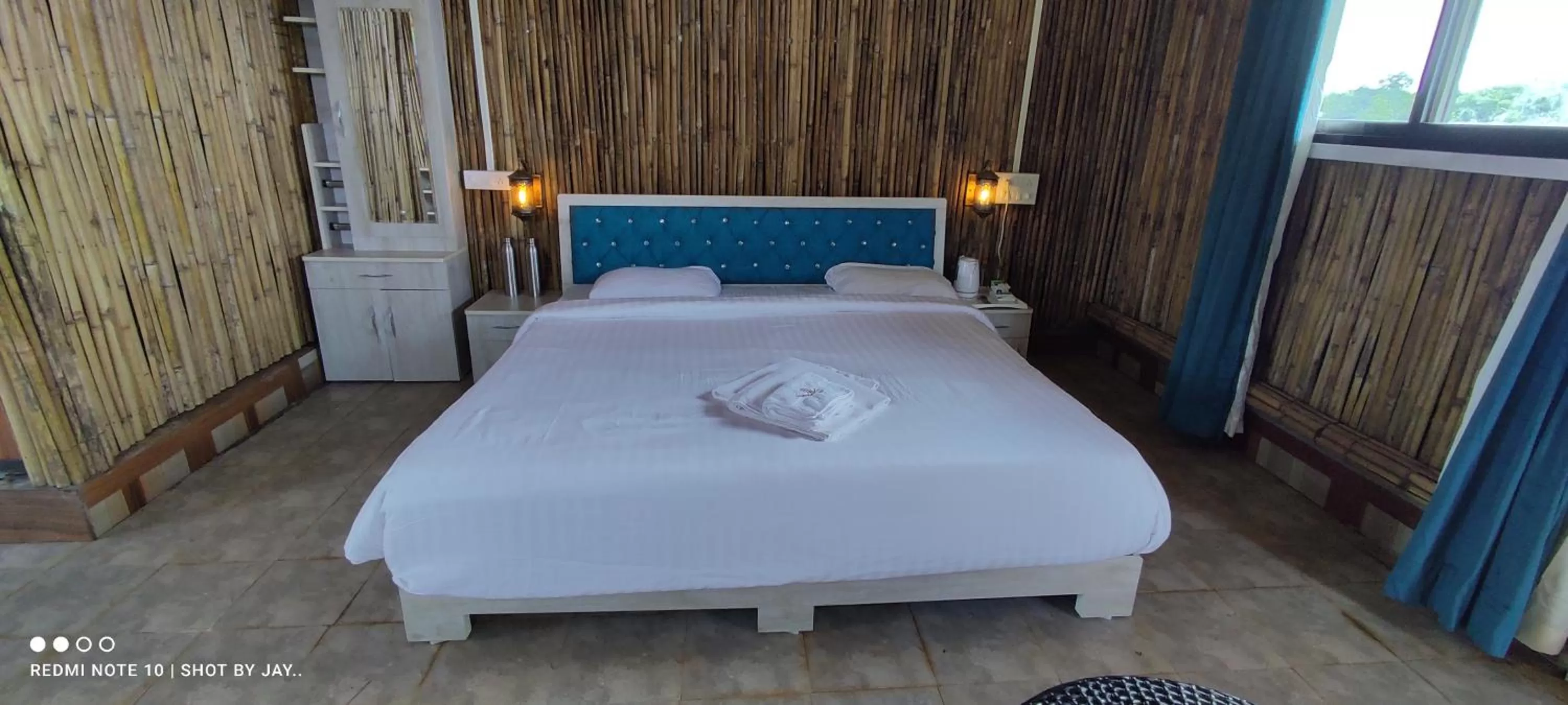 Bed in Mango Valley Resort Ganpatipule