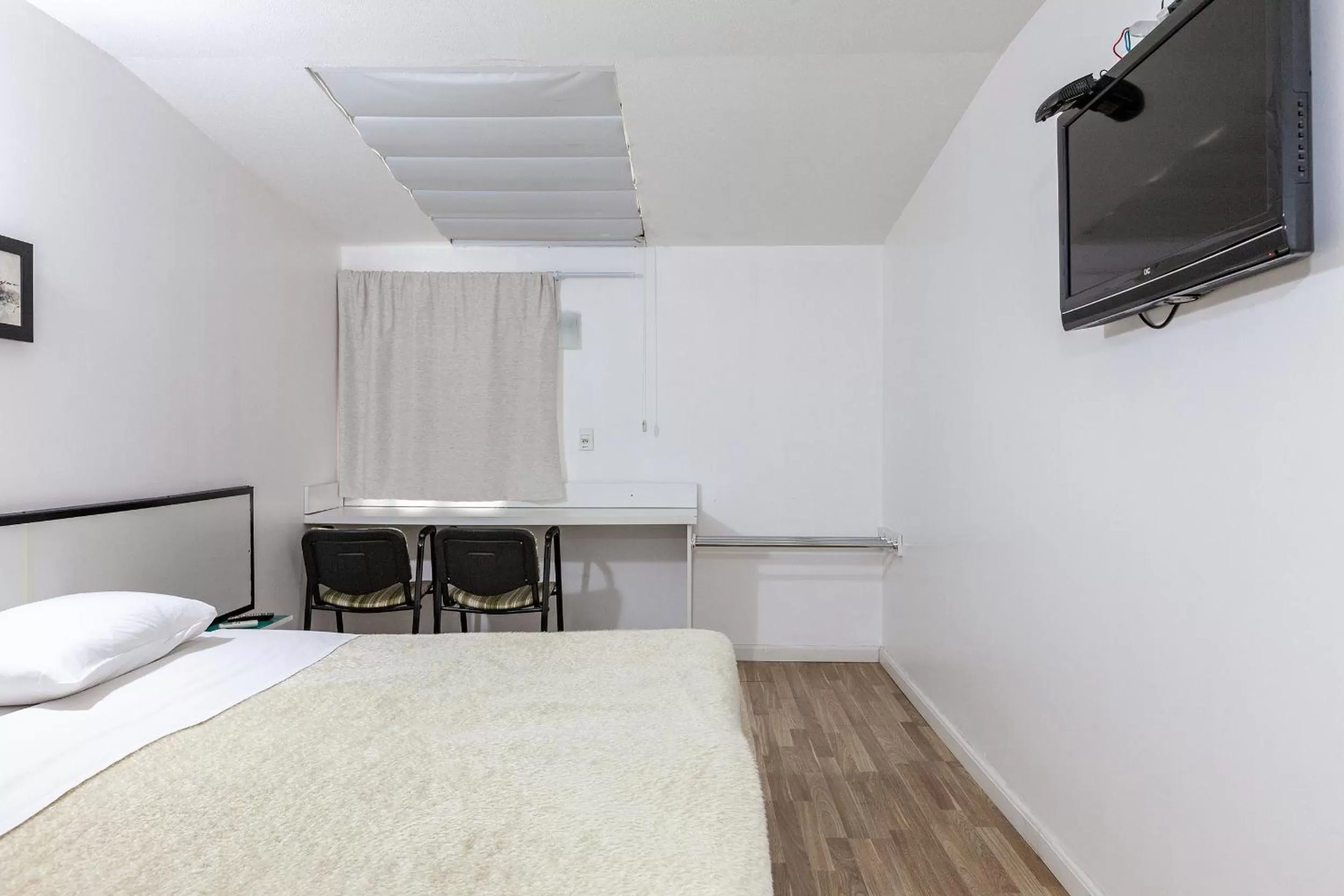 Bed, TV/Entertainment Center in Tri Hotel Smart Caxias