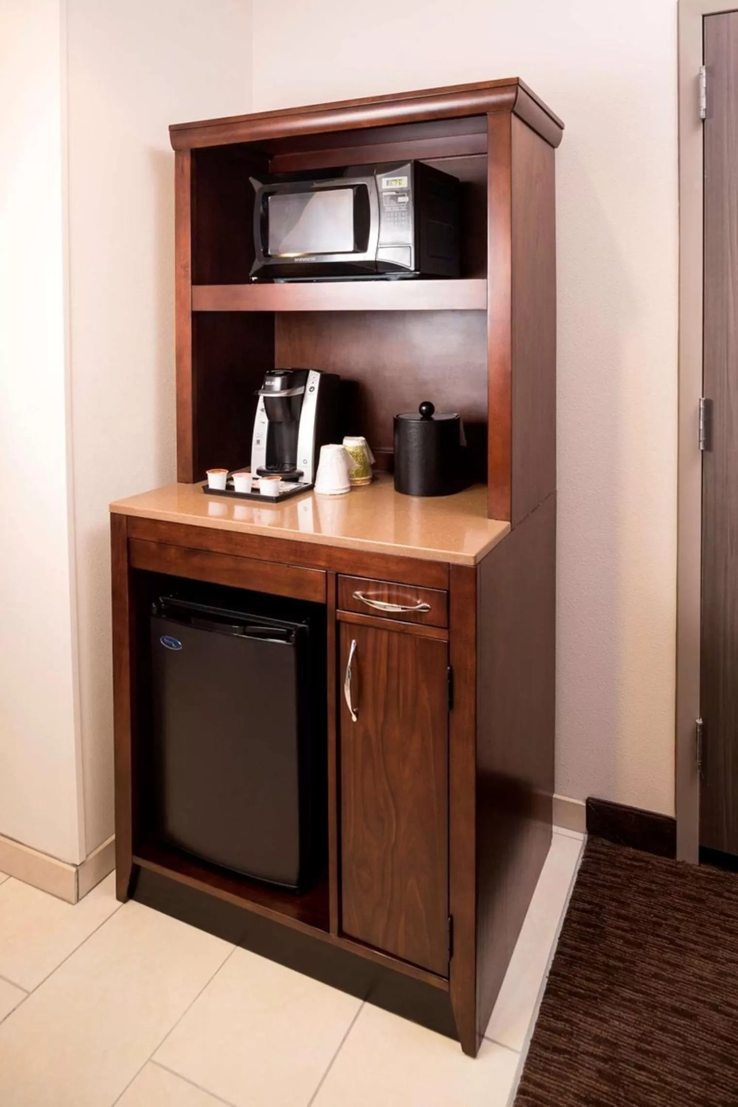 Kitchen or kitchenette in Hilton Garden Inn Sioux Falls Downtown