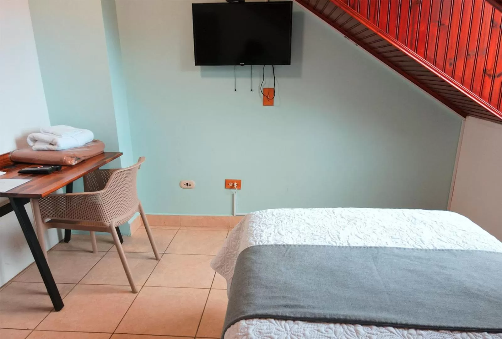 TV and multimedia, Bed in Trebol Amarillo Bed & Breakfast