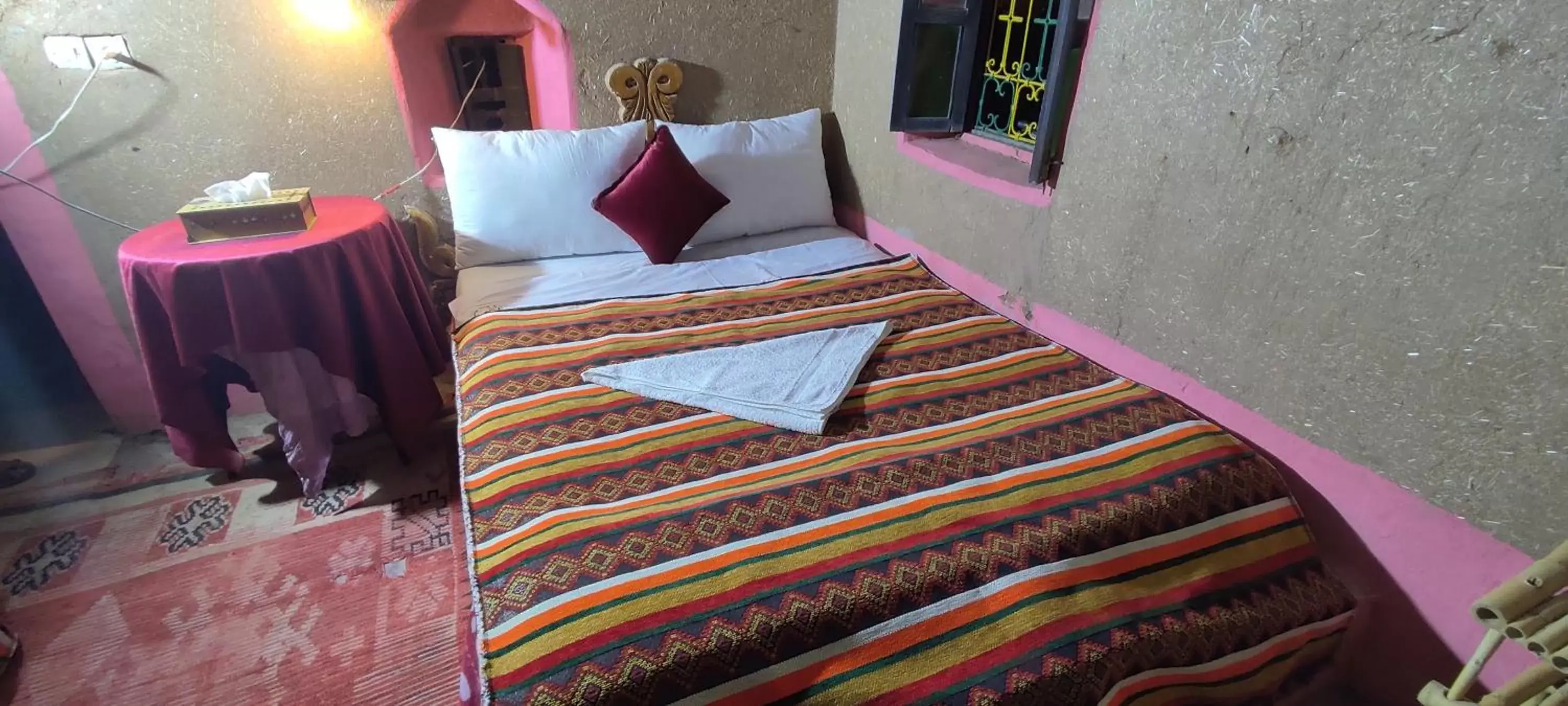 Double Room with Extra Bed - single occupancy in Prends Ton Temps Double Room with Extra Bed - single occupancy in Prends Ton Temps