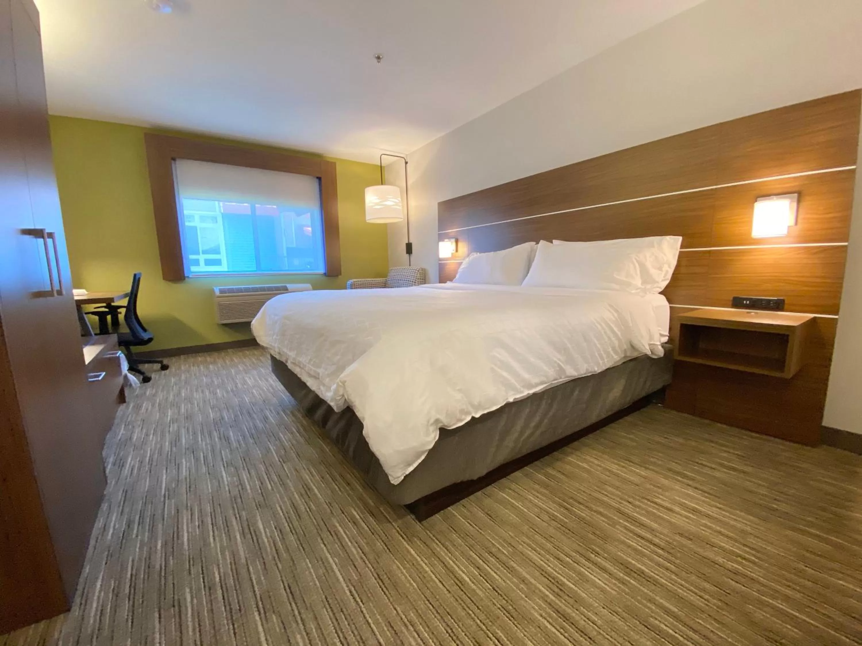 Photo of the whole room, Bed in Holiday Inn Express Park City by IHG