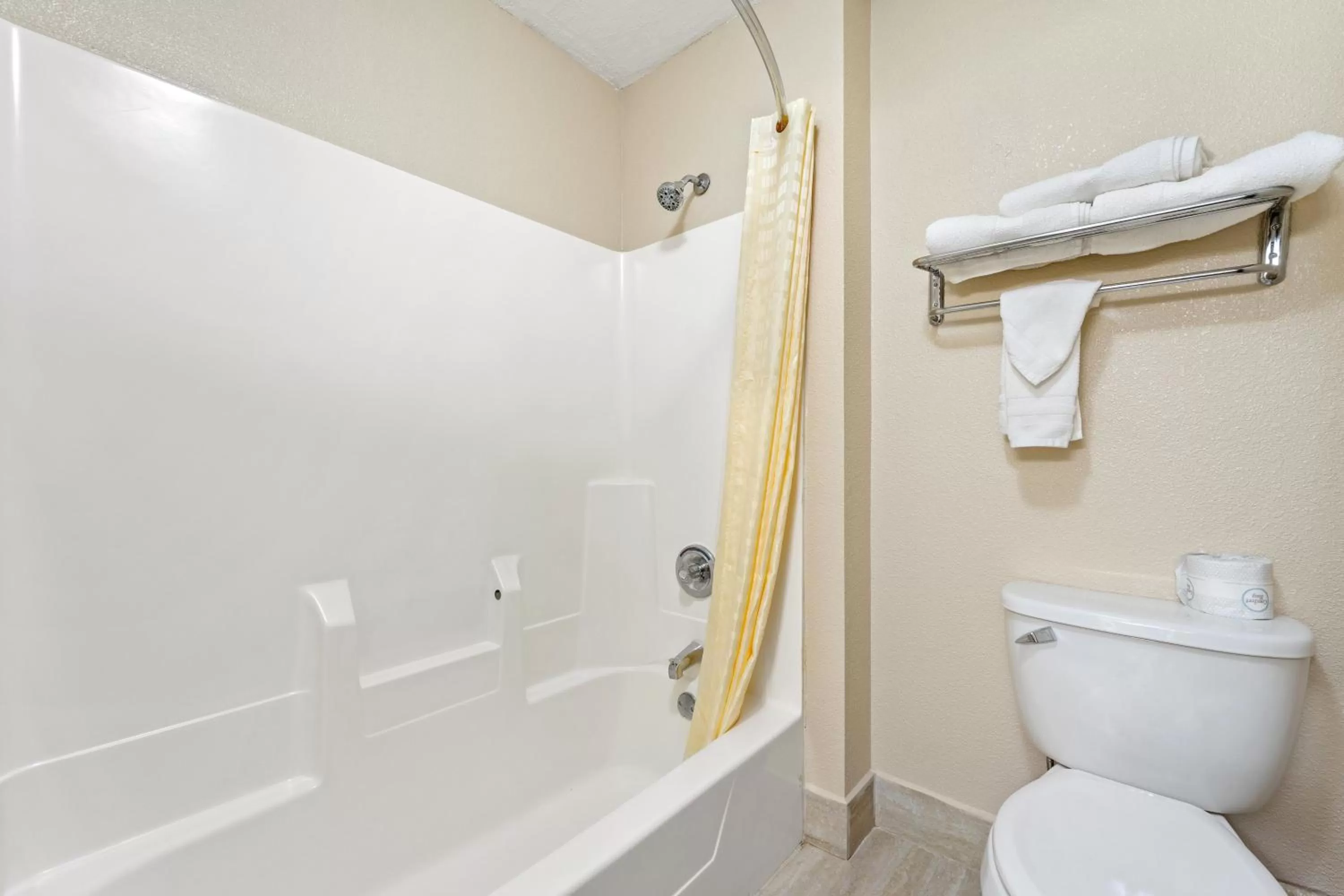 Bathroom in Geneva Motel