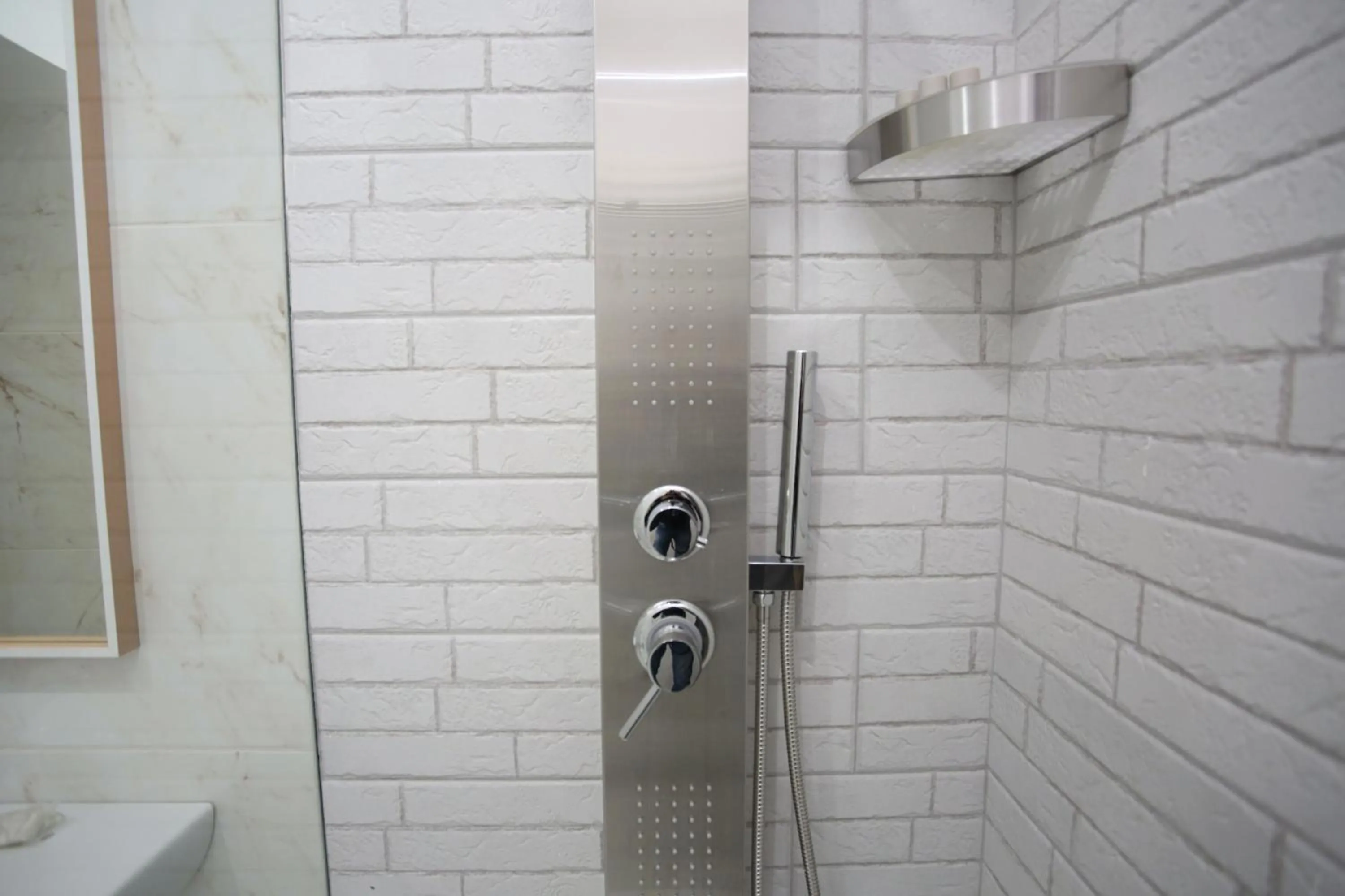 Shower in Hotel Vergilius Billia