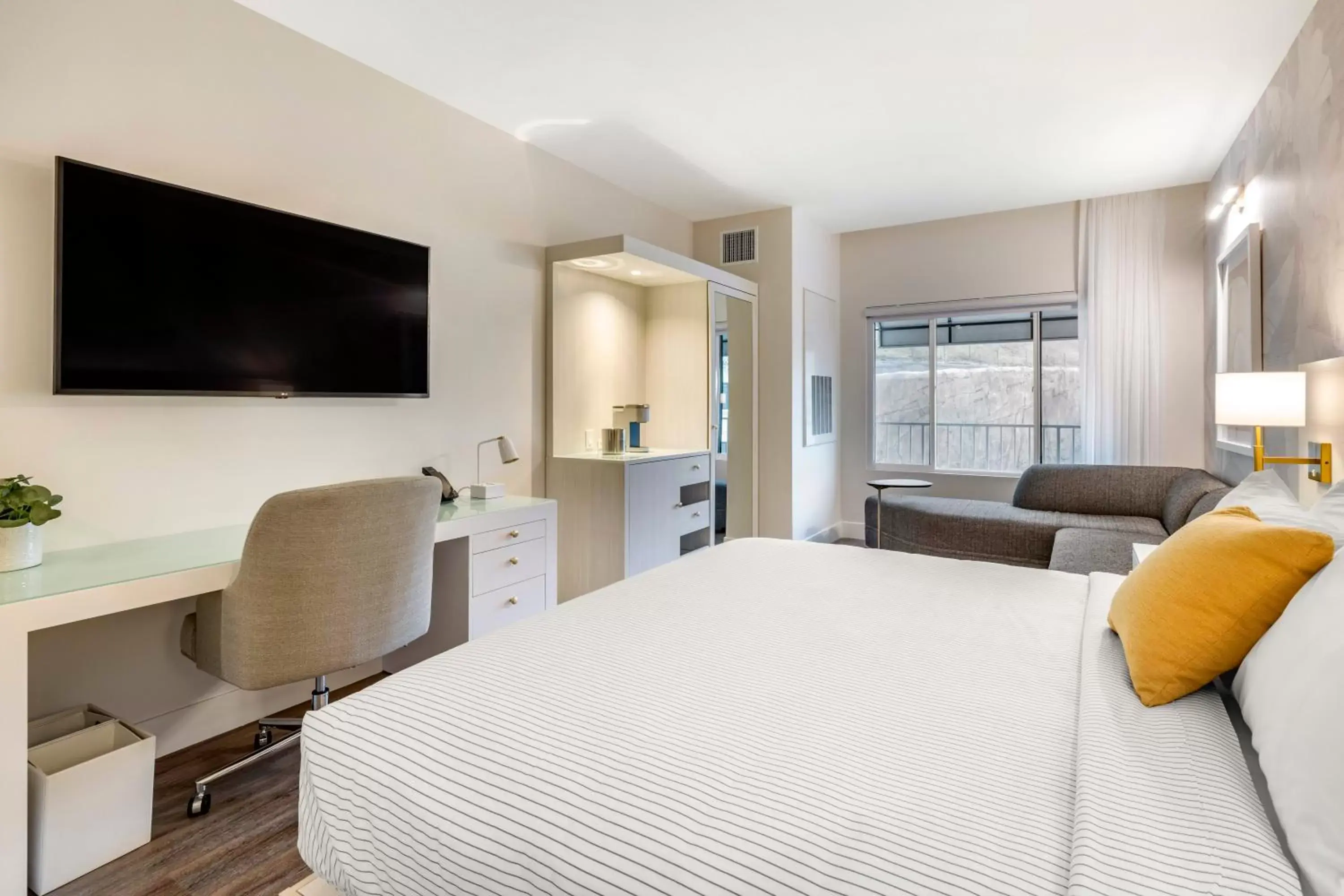 Standard King Room - Non Smoking in Cambria Hotel Calabasas Standard King Room - Non Smoking in Cambria Hotel Calabasas