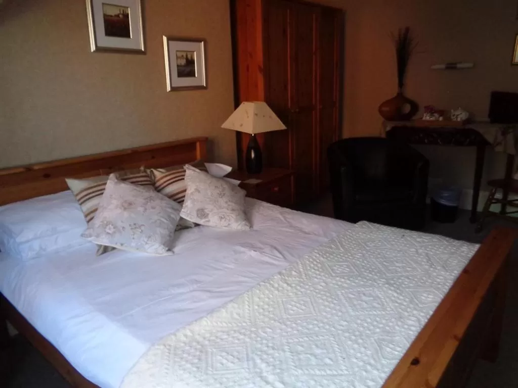 Double Room with Private Bathroom in The Broadfield